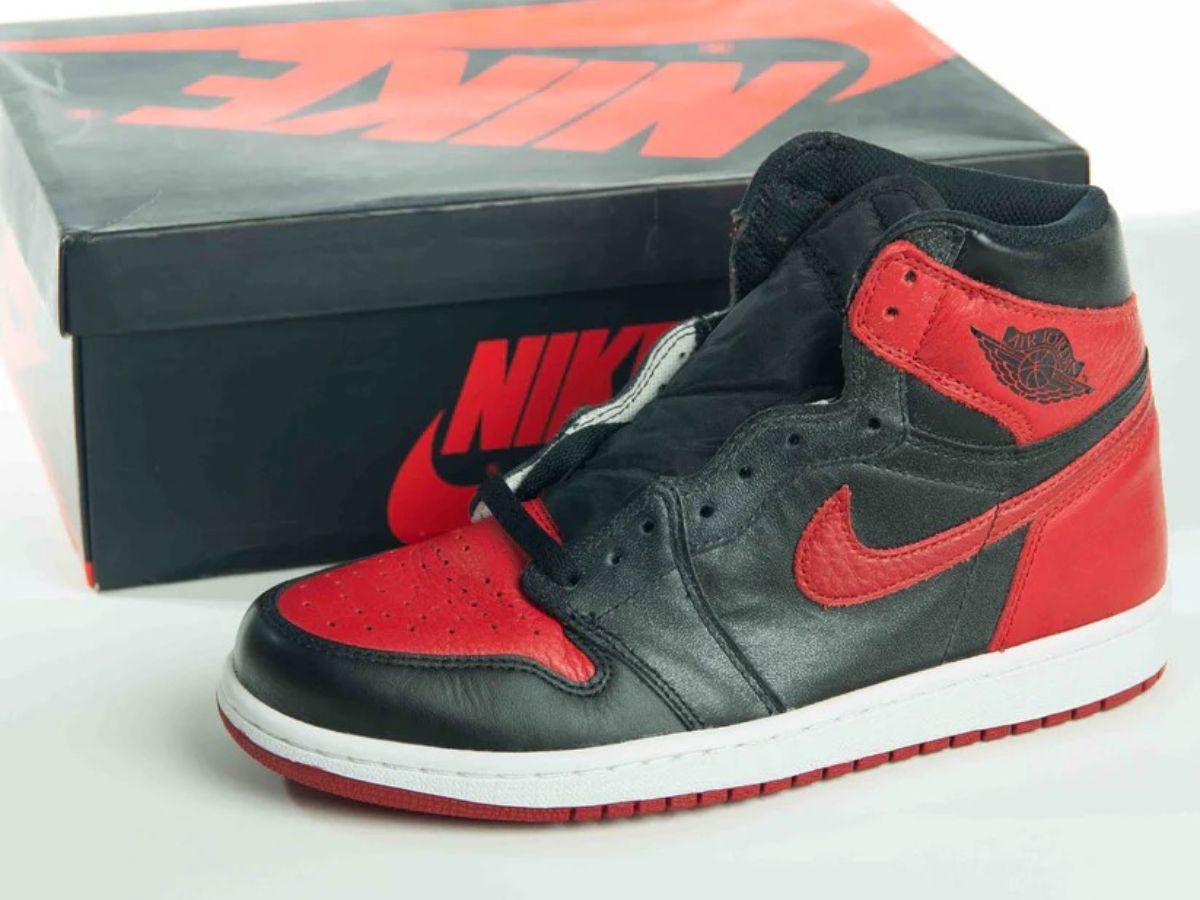 Air Jordan 1 Retro High OG &lsquo;Banned&rsquo; (Image via GOAT)