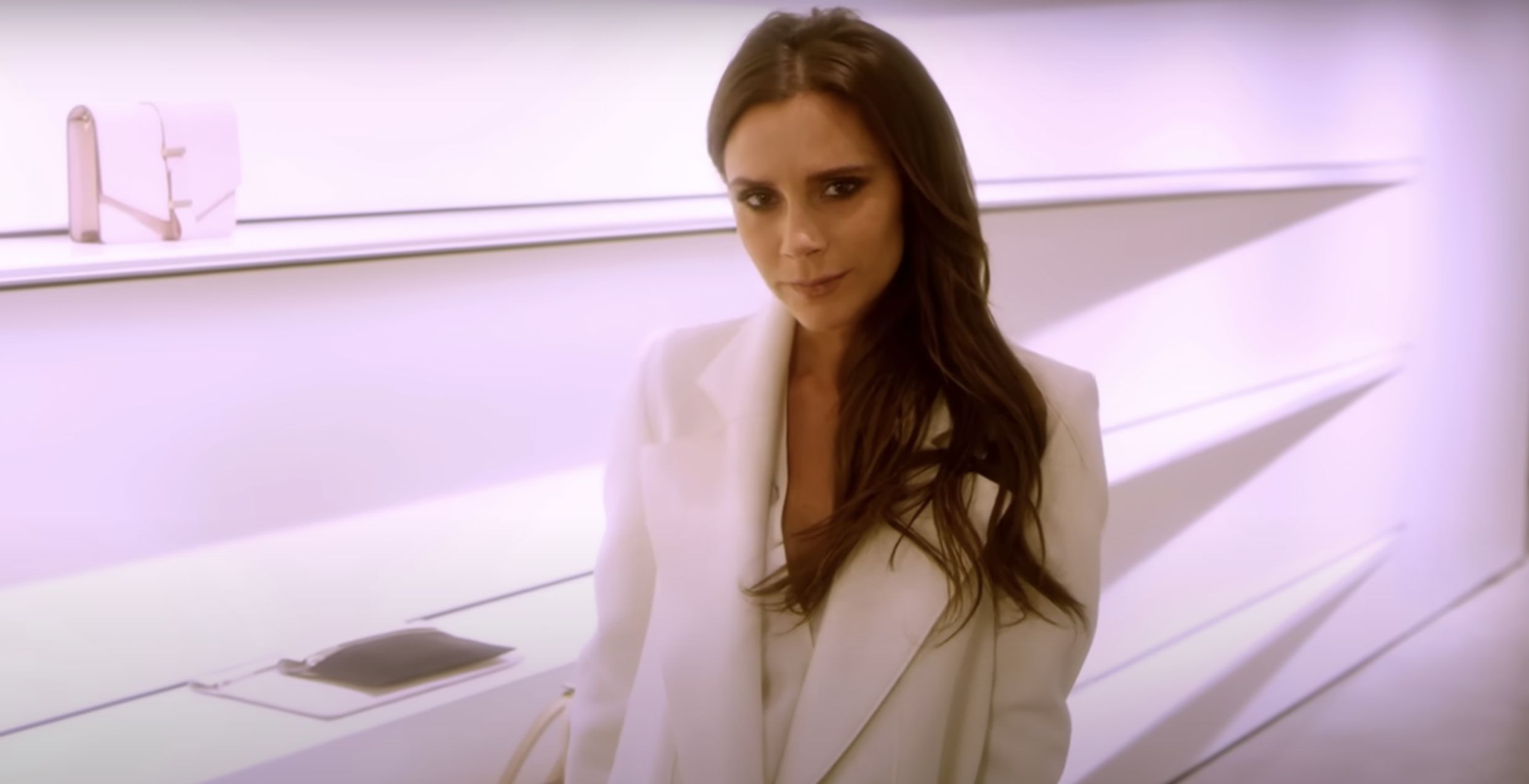 Victoria Beckham&rsquo;s $33,000 Gold-Plated iPhone I Source: YouTube @vogue