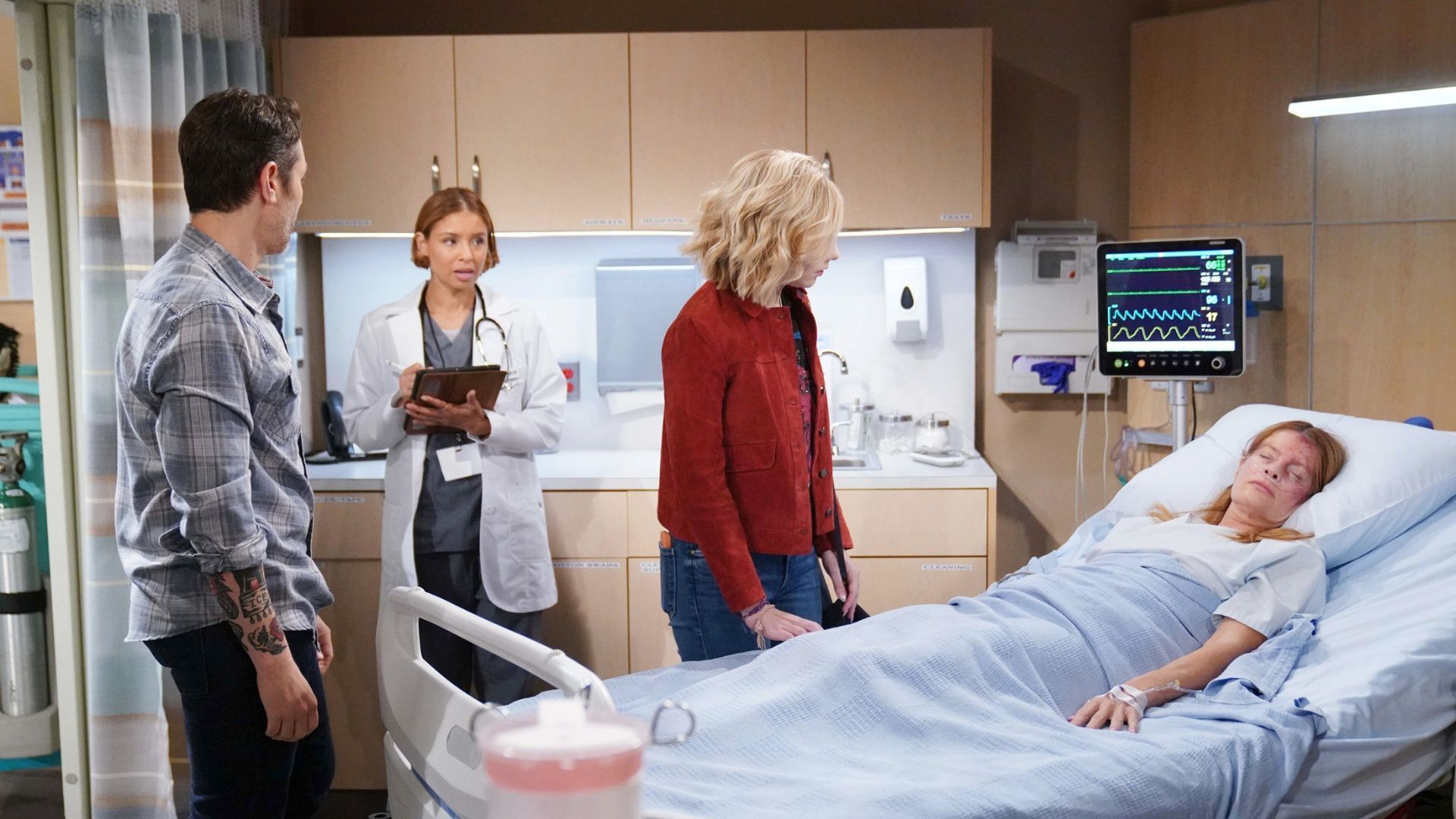 Elena, Daniel, and Lucy at the hospital with Phyllis | Image source: JPI