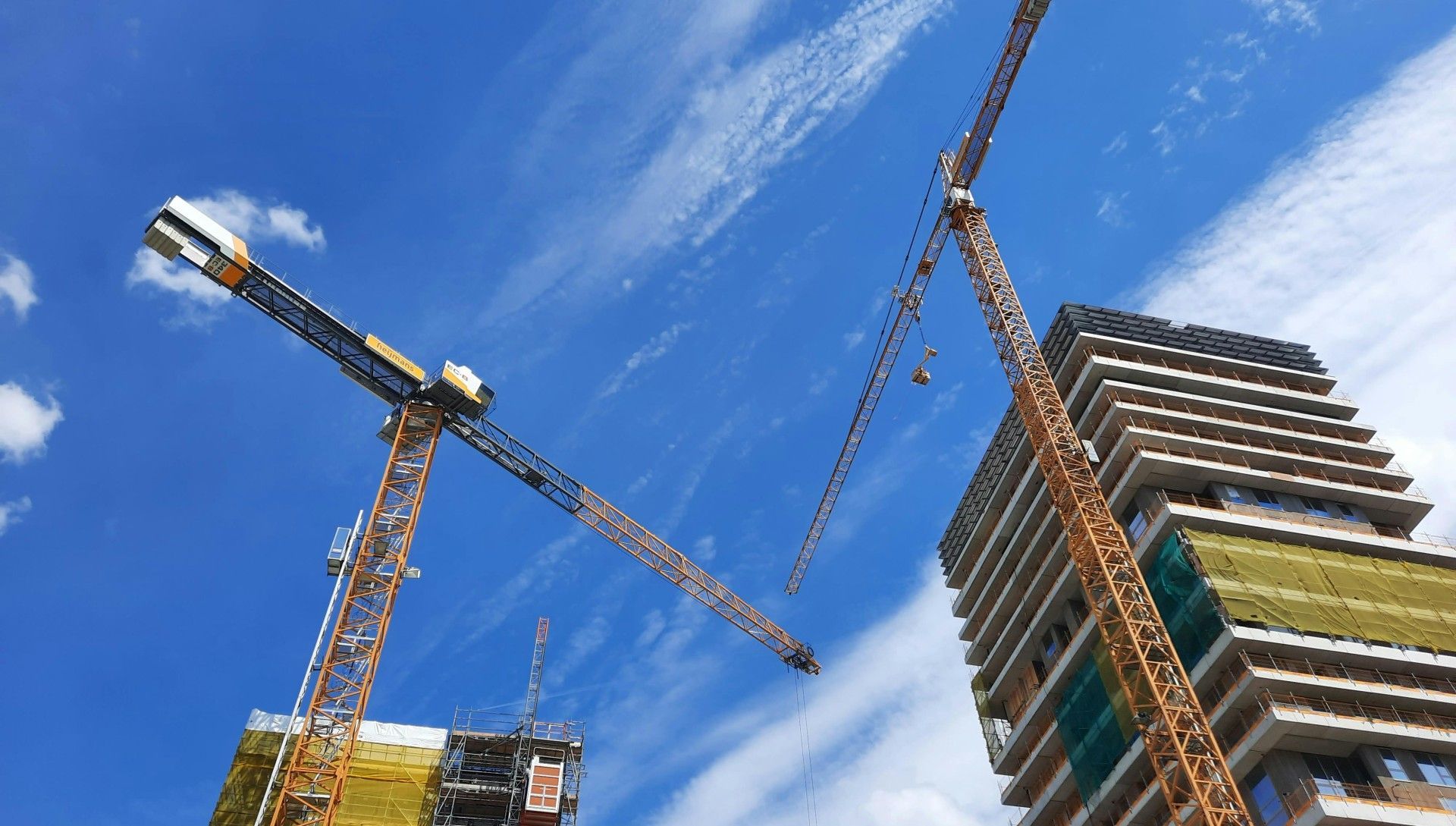 Tower Cranes and Buildings (Image via Pexels)