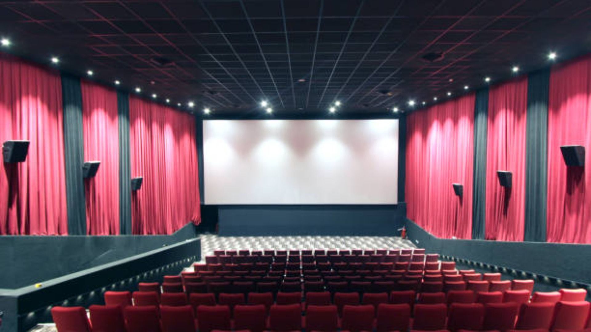 Empty movie theater and screen / Image Source: Getty