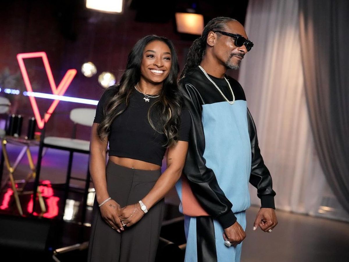 Simone Biles appear as a playoff advisor to the Team Snoop Dogg/ Image via Instagram/ @nbcthevoice