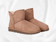 Kirkland Signature Ladies' Shearling Boot (Image via Costco)