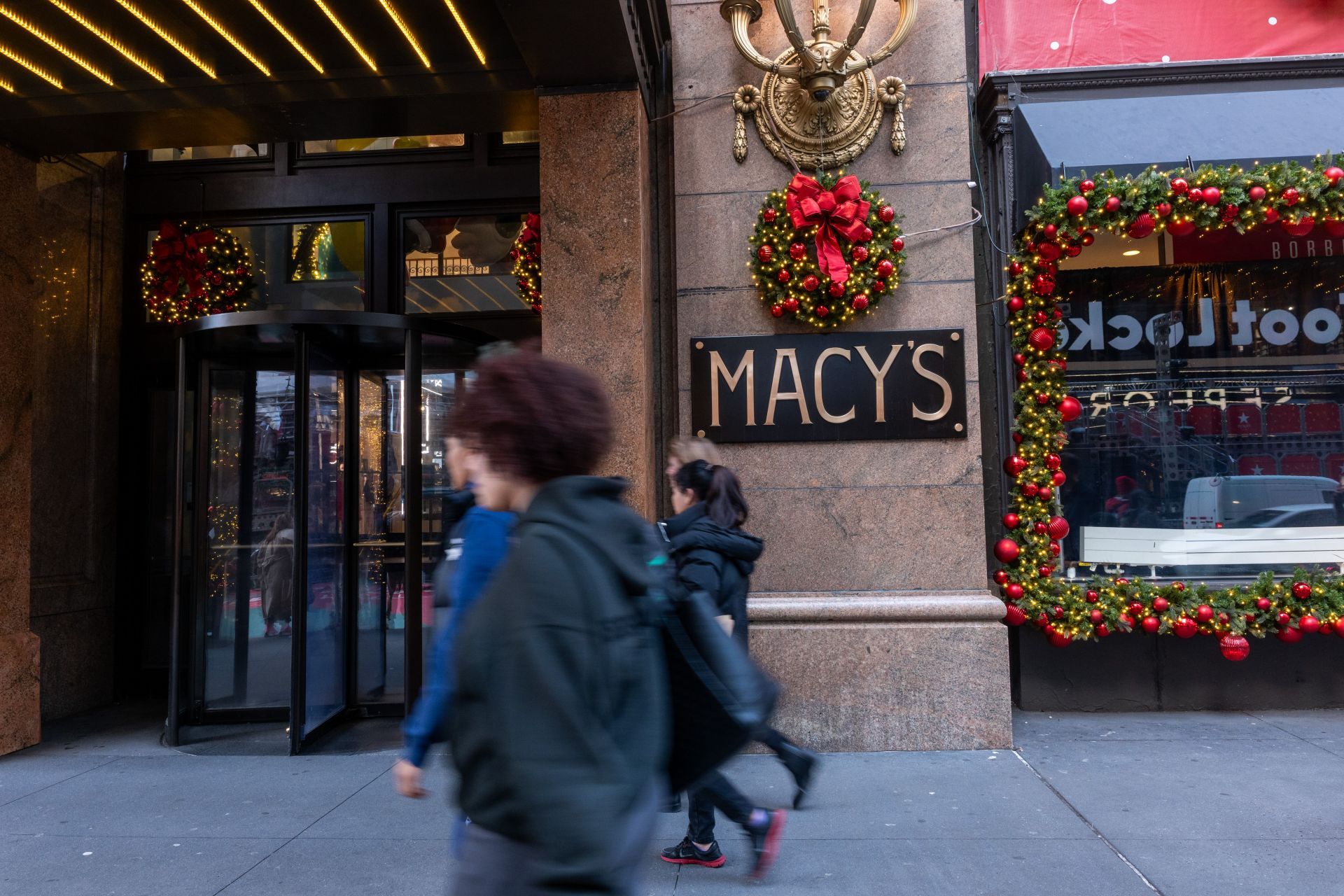 Macy&#039;s Delays Quarterly Earnings Report, After Discovering Employee Hid 154 Million In Expenses - Source: Getty