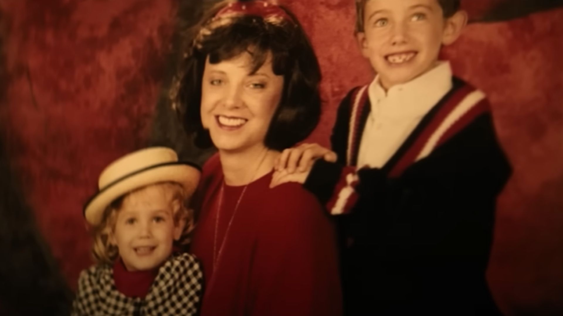 The Ramsey siblings with their mother (Image Source: Netflix)