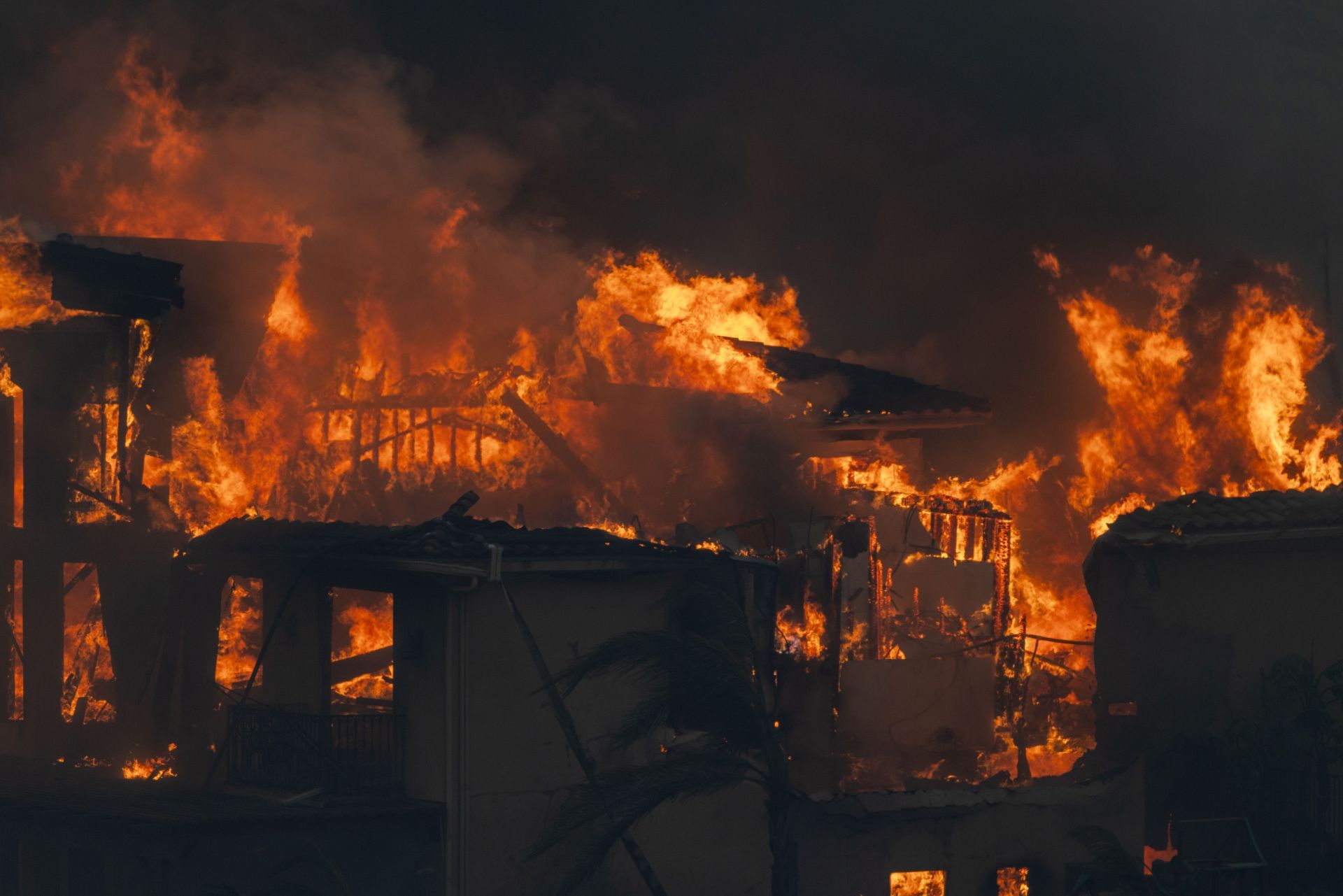 Mountain Fire Forces Evacuations And Threatens Homes In Southern California - Source: Getty