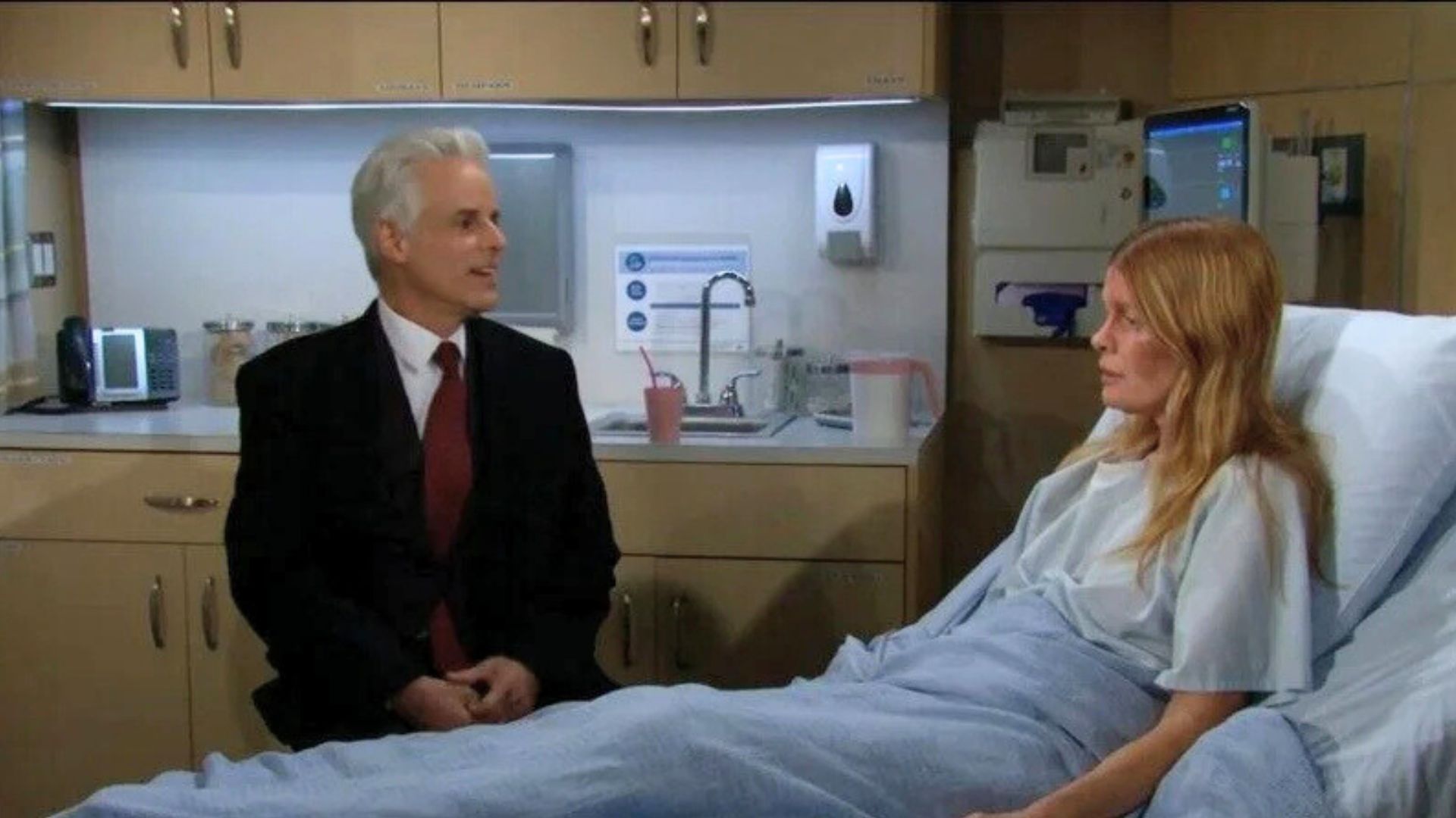 Michael and Phyllis in the hospital on The Young and the Restless | Image: CBS