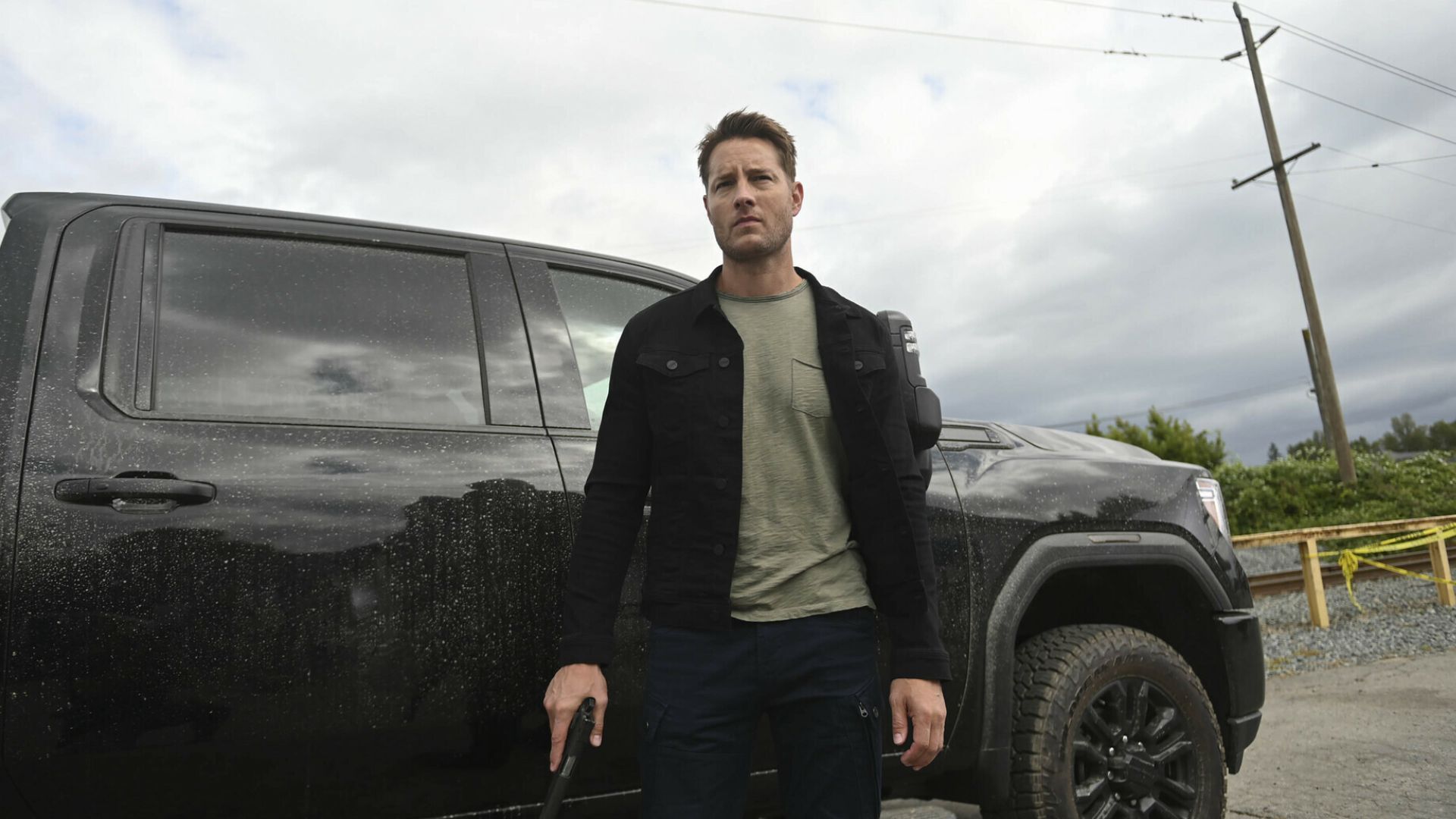 Justin Hartley as Colter Shaw in Tracker (Image via CBS)