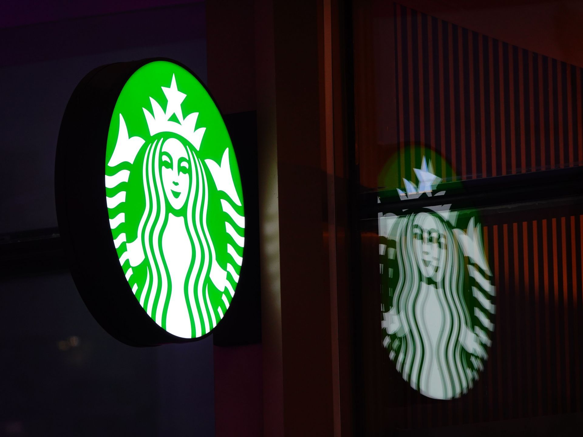 What is the Starbucks' Red Cup Day? Fast food restraint drops a hint