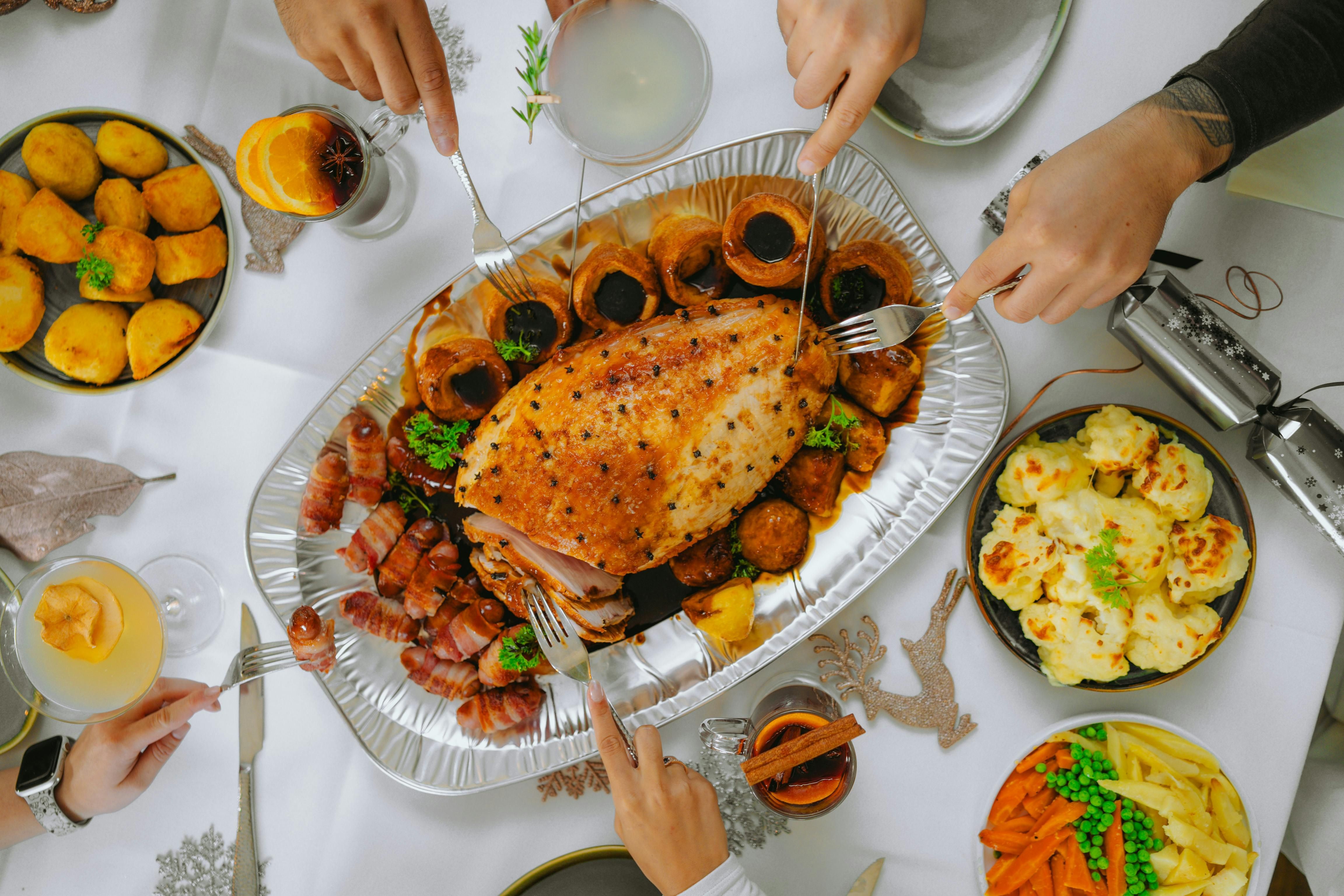 Prepare your turkeys in advance for Thanksgiving dinners. (Image via Pexels/ The Castlebar)