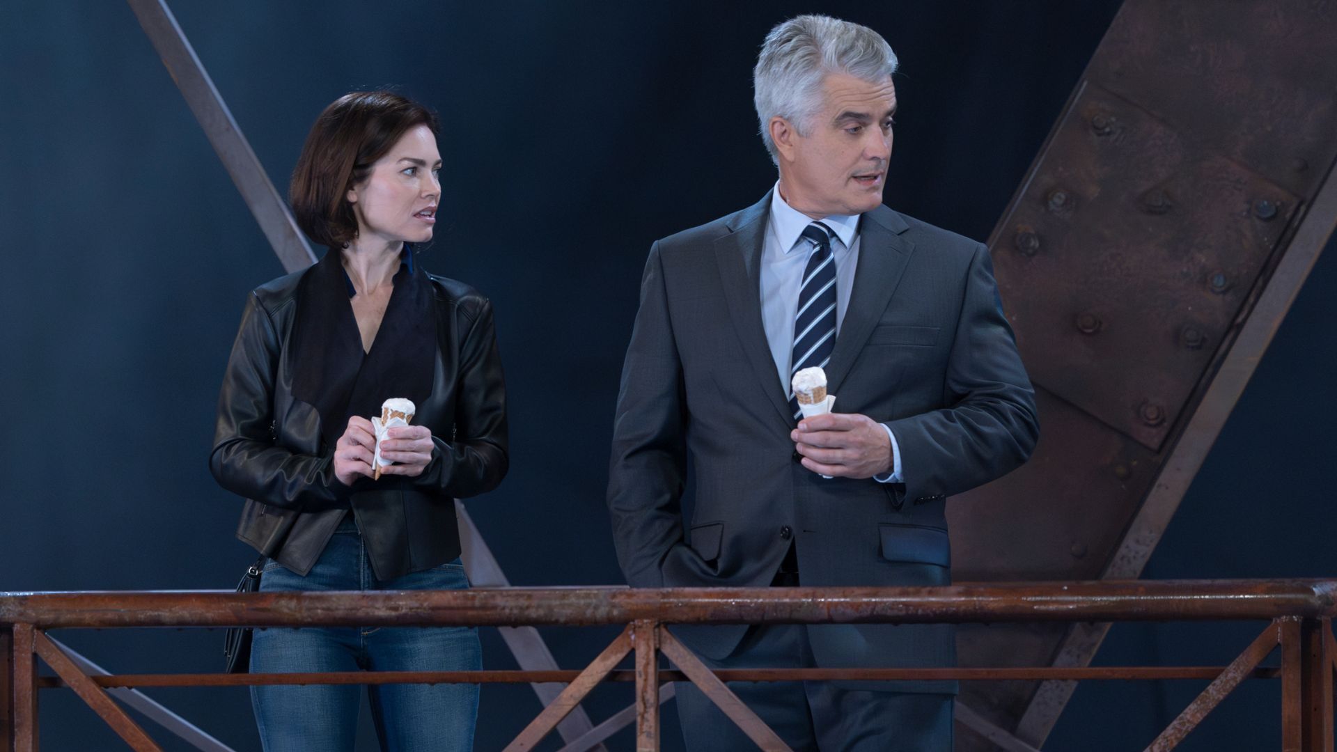 Ric and Elizabeth witnessed Alexis throw a gun off the bridge | Image Source: ABC