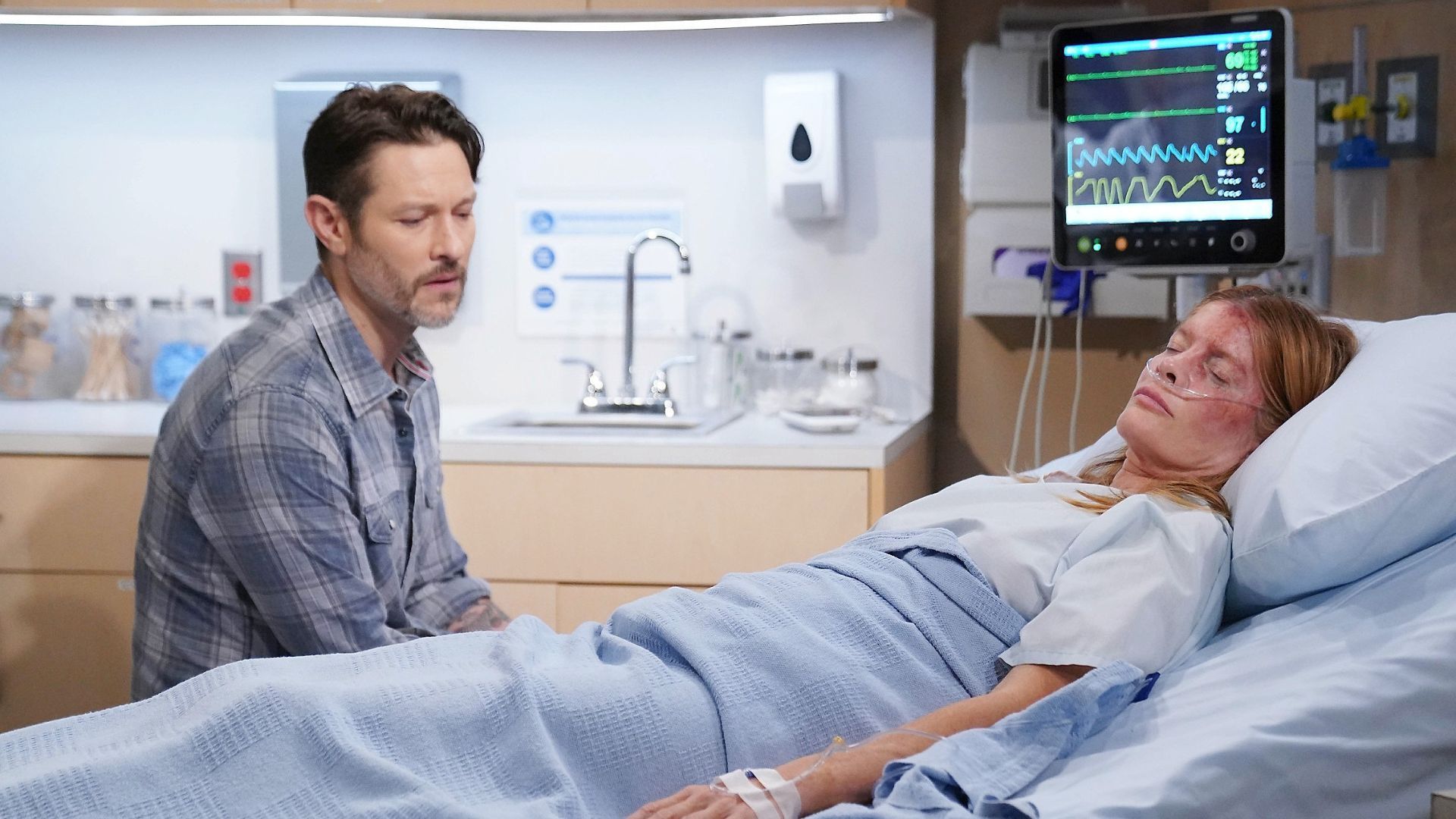 Daniel sits with Phyllis in the hospital on The Young and the Restless | Image source: JPI