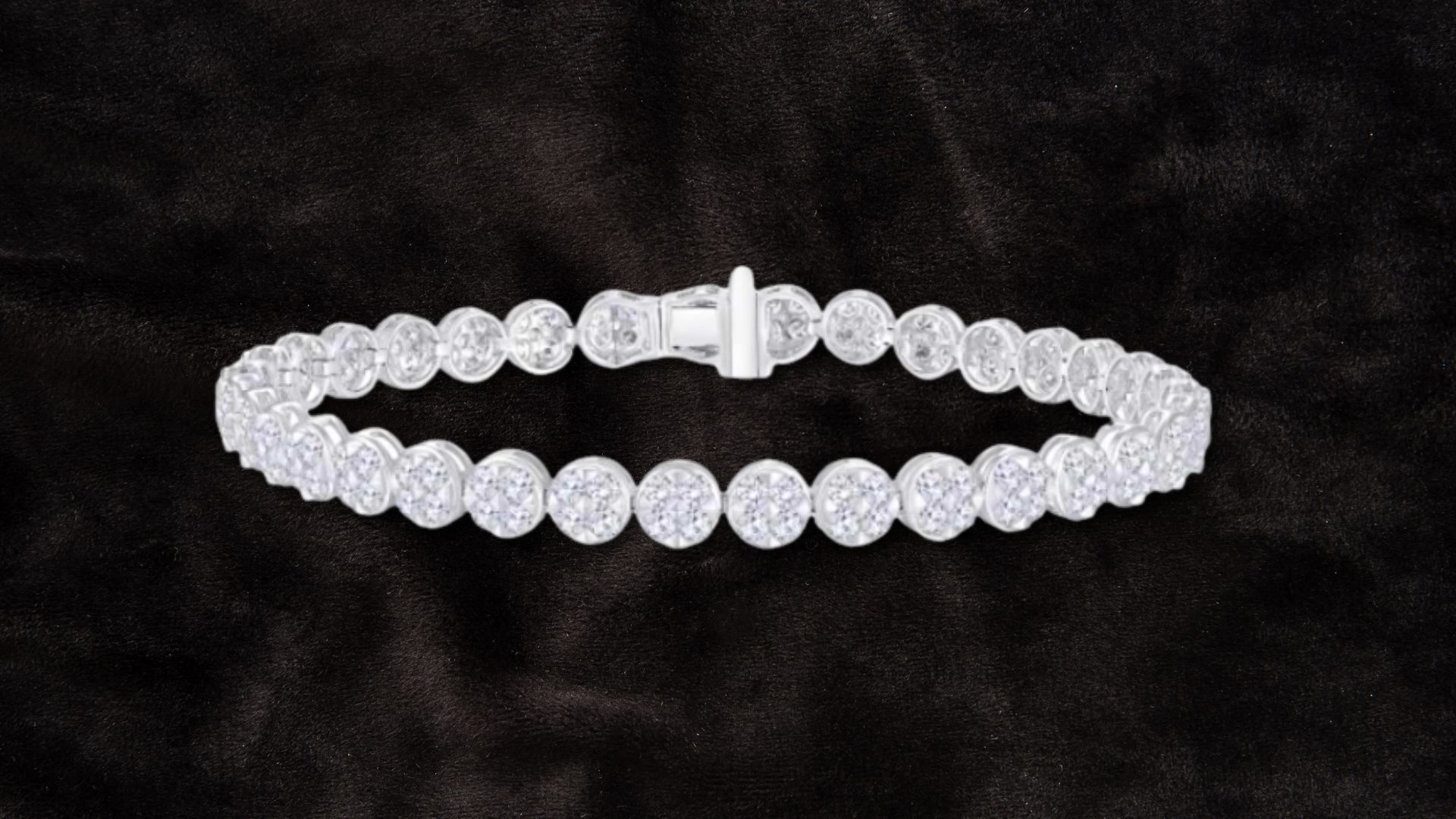 Round Brilliant 3.00 ctw VS2 Clarity, G Color Diamond Cluster 14kt White Gold Tennis Bracelet at $800 off (Image via Costco website)