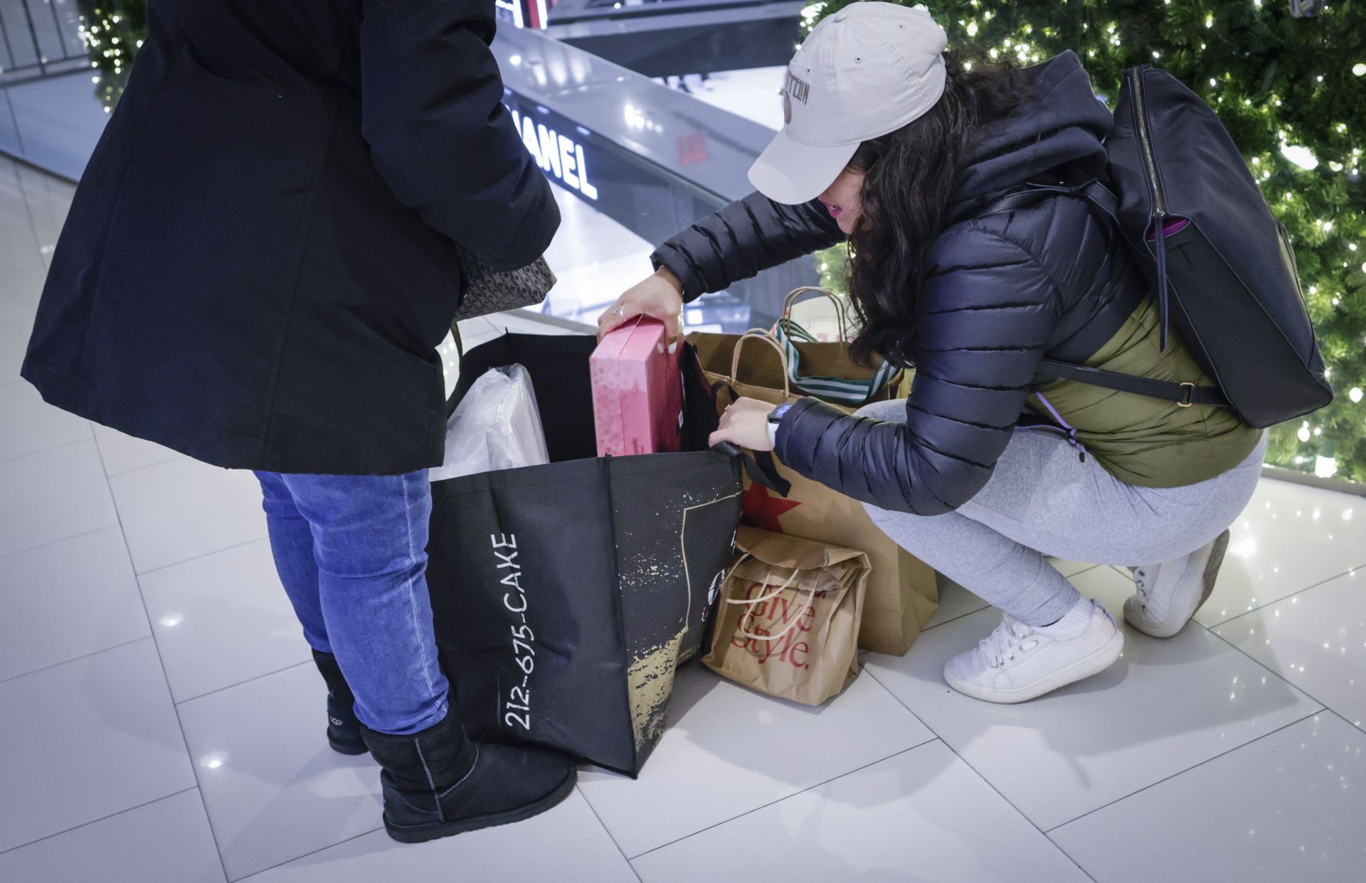 Shoppers Hit The Stores For Deals On Black Friday - Source: Getty