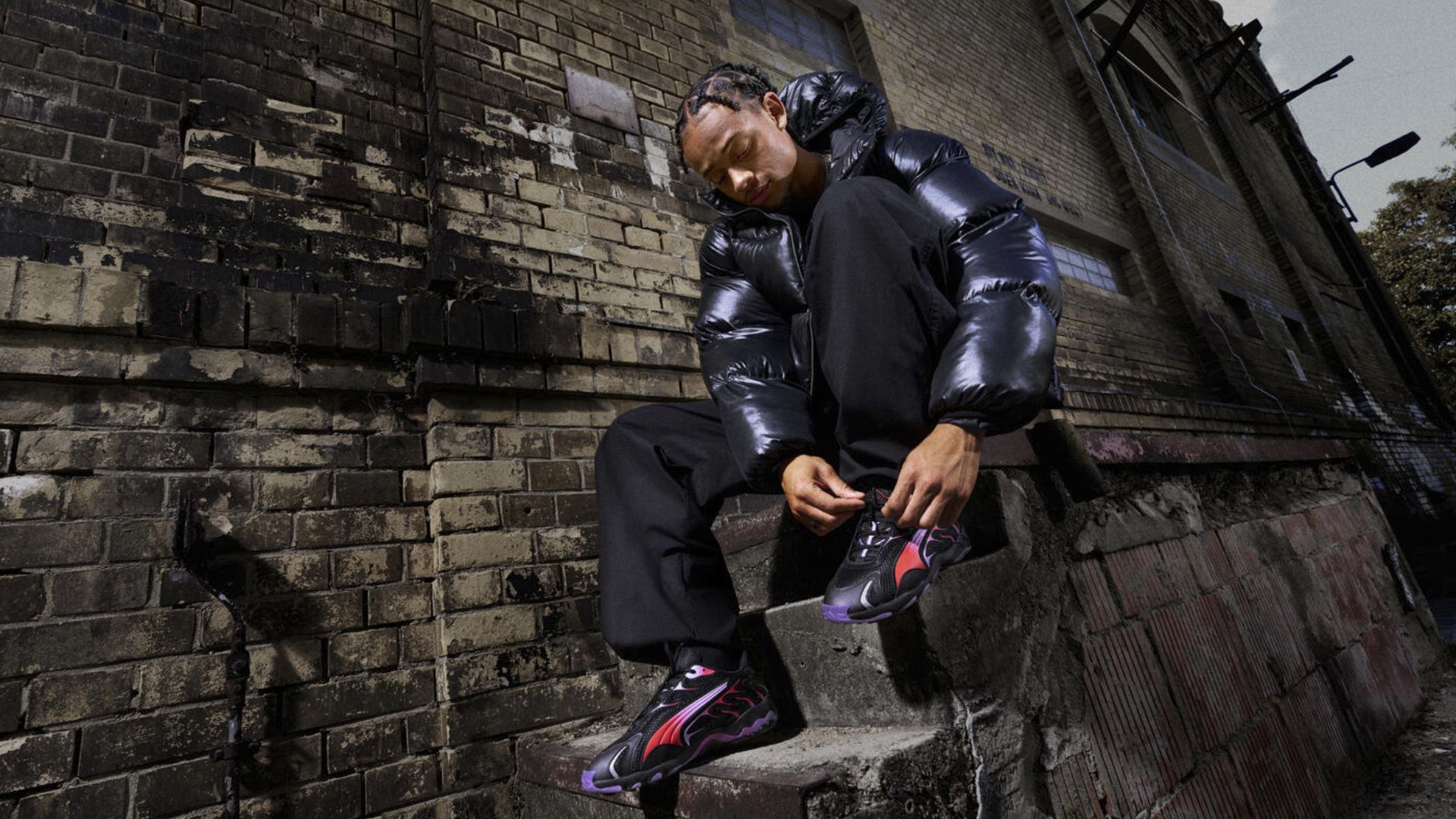 Dutch football star Xavi Simons laces up the 2024 Fearless PUMA Inhale sneakers (Image via PUMA)