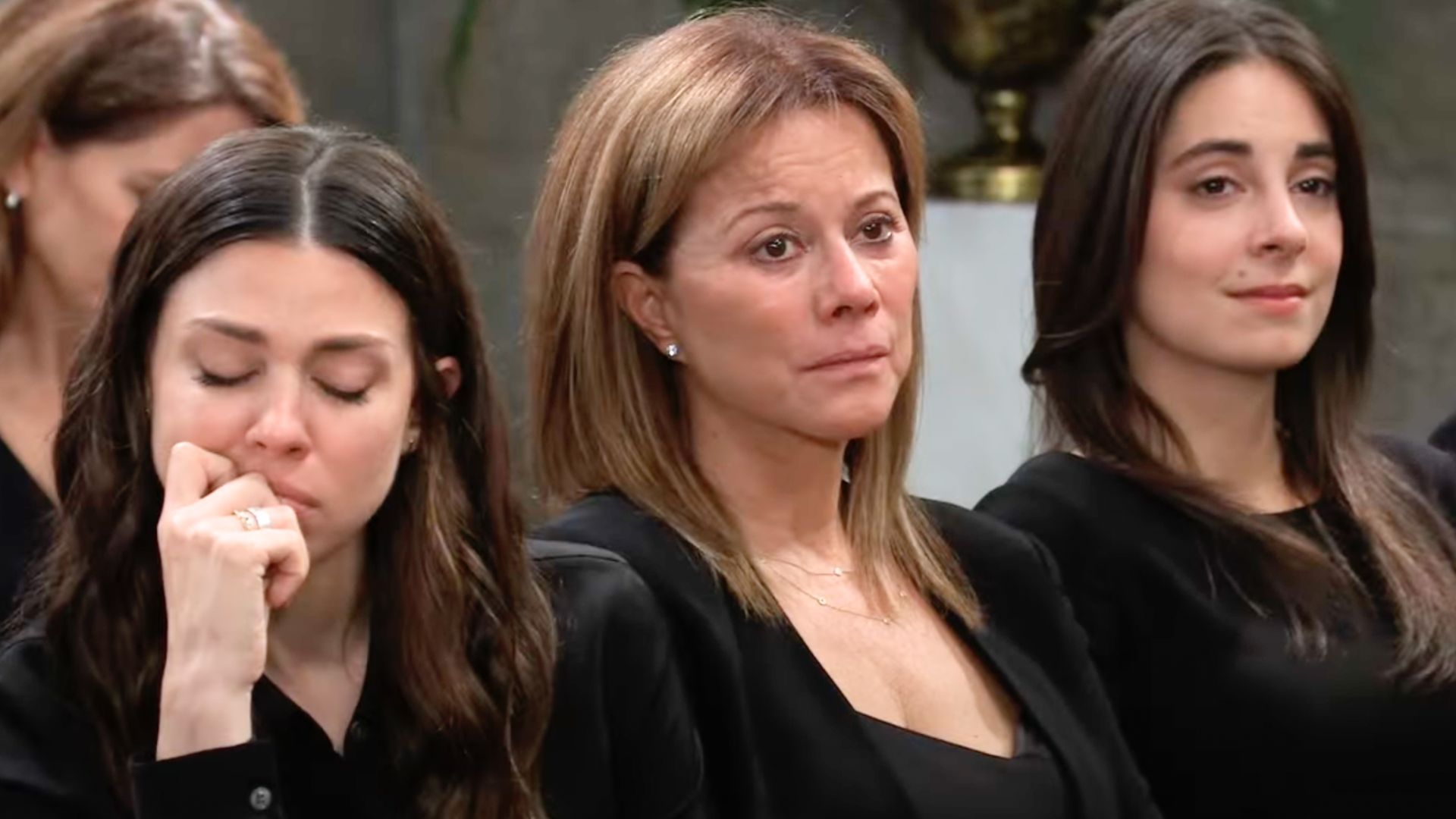 Sam&#039;s family says goodbye as Lulu wakes | Image Source: ABC