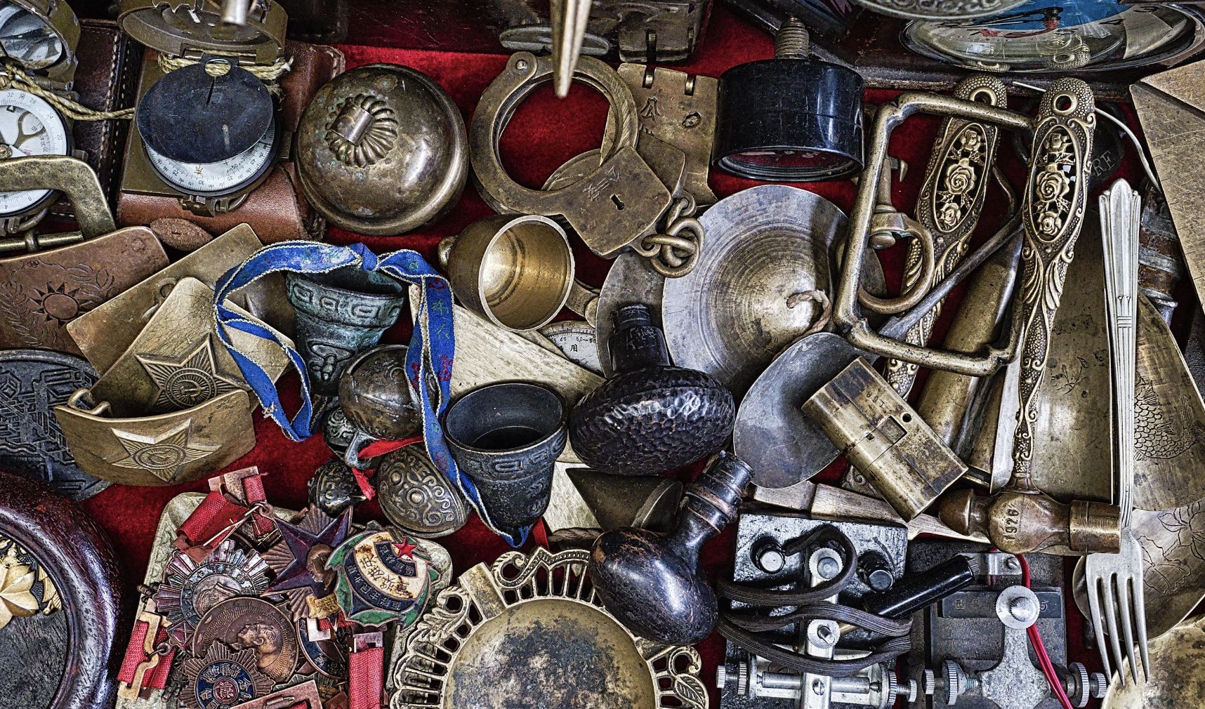 Misrepresented collectibles turned out to be mass-produced items (Image via Unsplash)