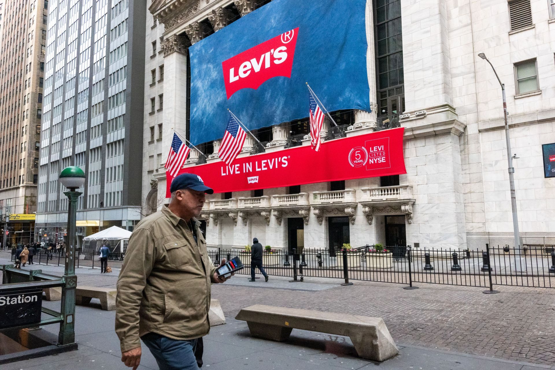 Levi&#039;s is offering items at over 60% off during its ongoing Black Friday sale- Source: Getty