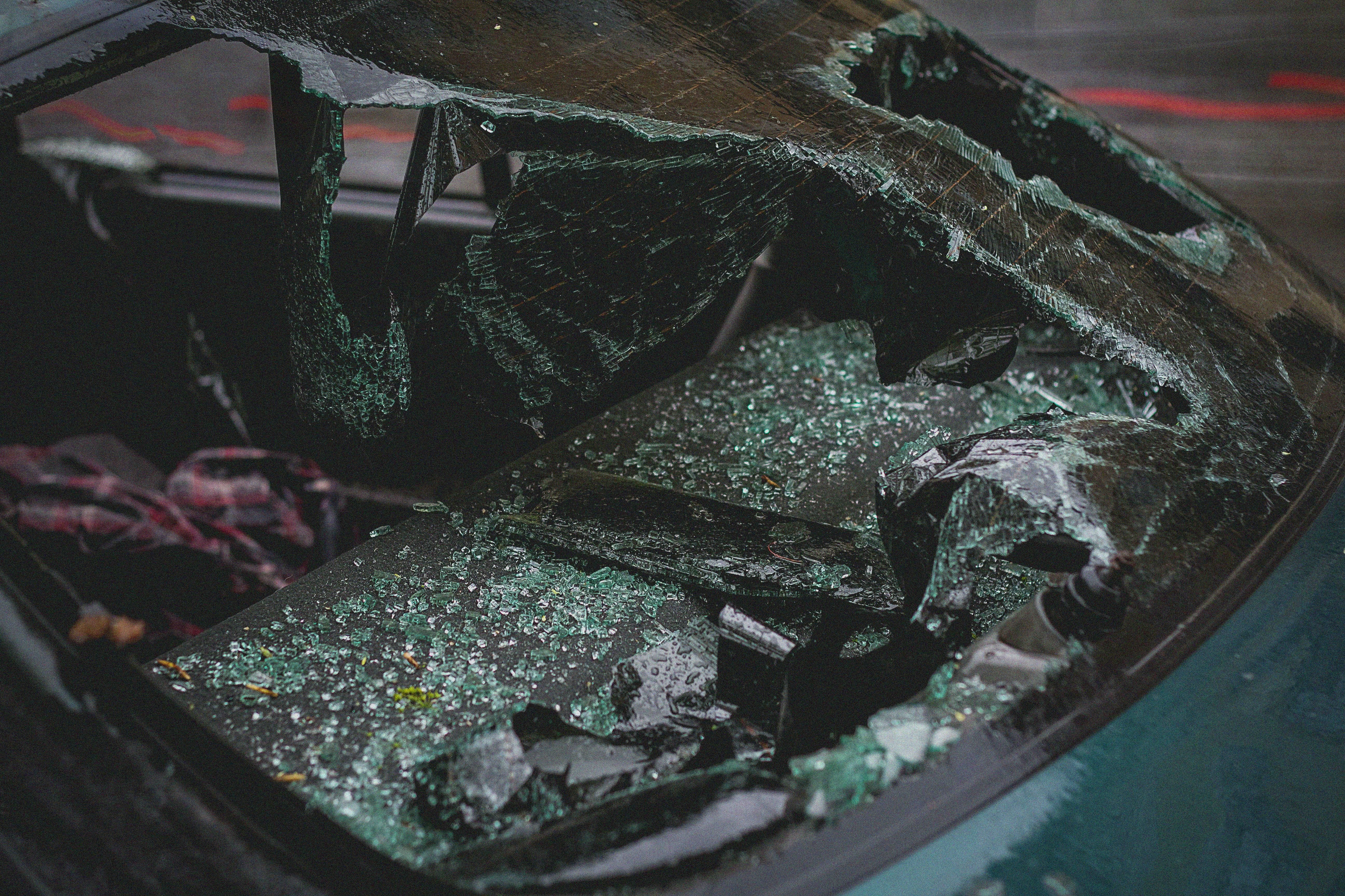 Image of car crash (Image via Artyom Kulakov / pexels)