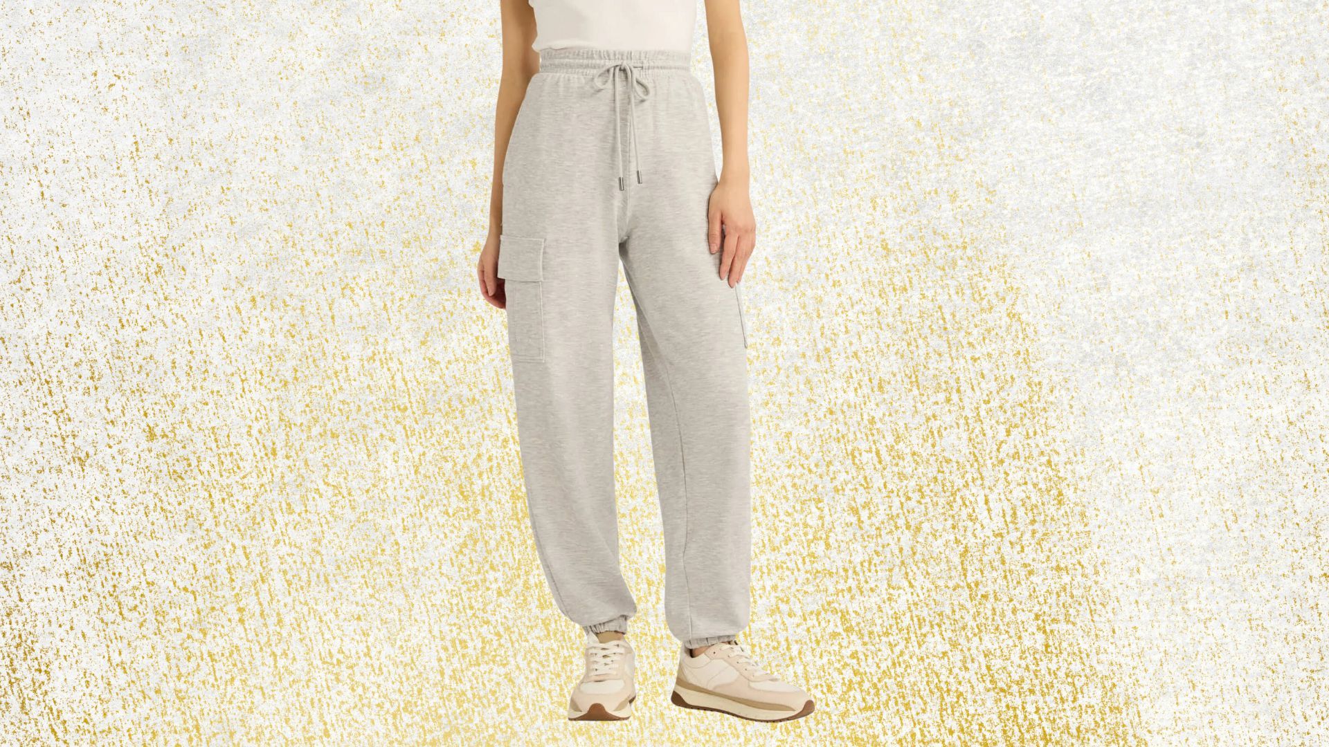 Scoop Women&rsquo;s and Women&#039;s Plus Ultimate ScubaKnit Cargo Joggers (Image via Walmart)