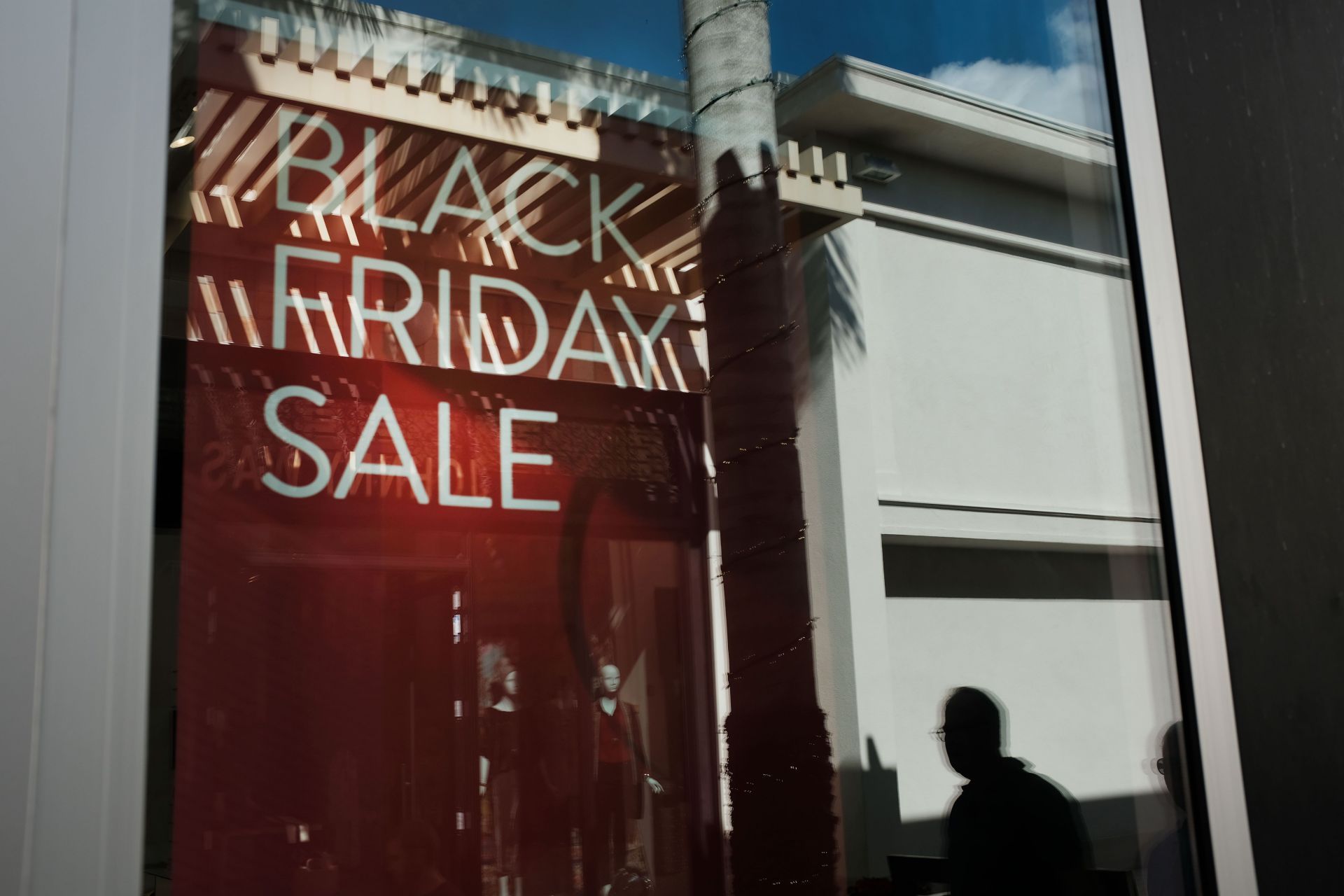 Shoppers Look For Deals On Black Friday - Source: Getty