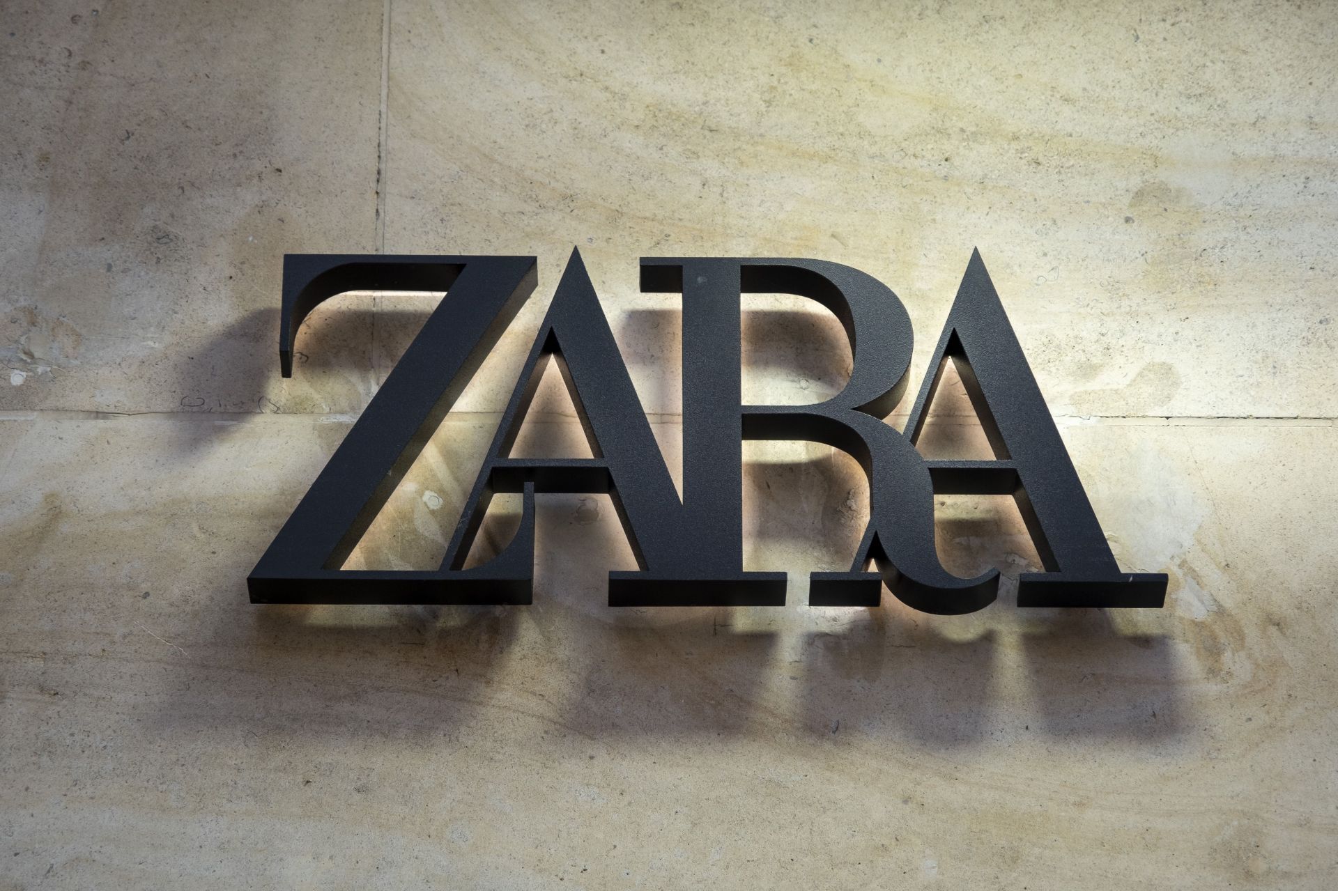 Zara is giving up to 40% off. (Image via Getty)