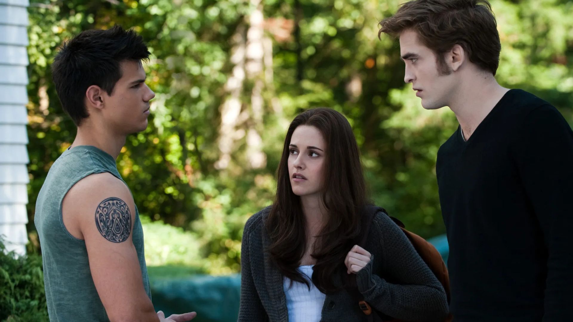 Jacob, Bella, and Edward in the Twilight film (Image Source: Summit Entertainment)