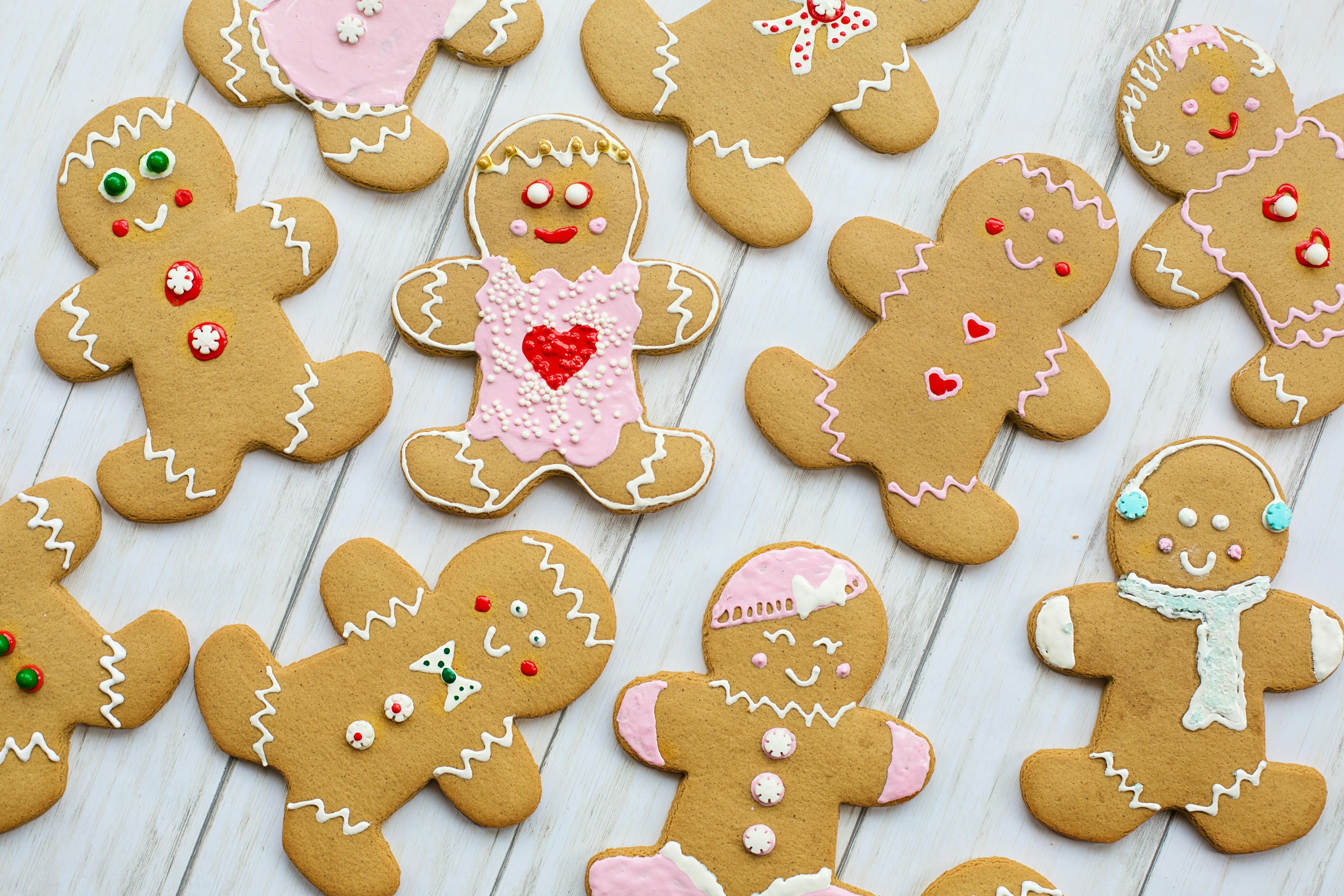 The Gingerbread cookies are characteristic of Christmas festivities. (Image via Pexels/ Jill Wellington)