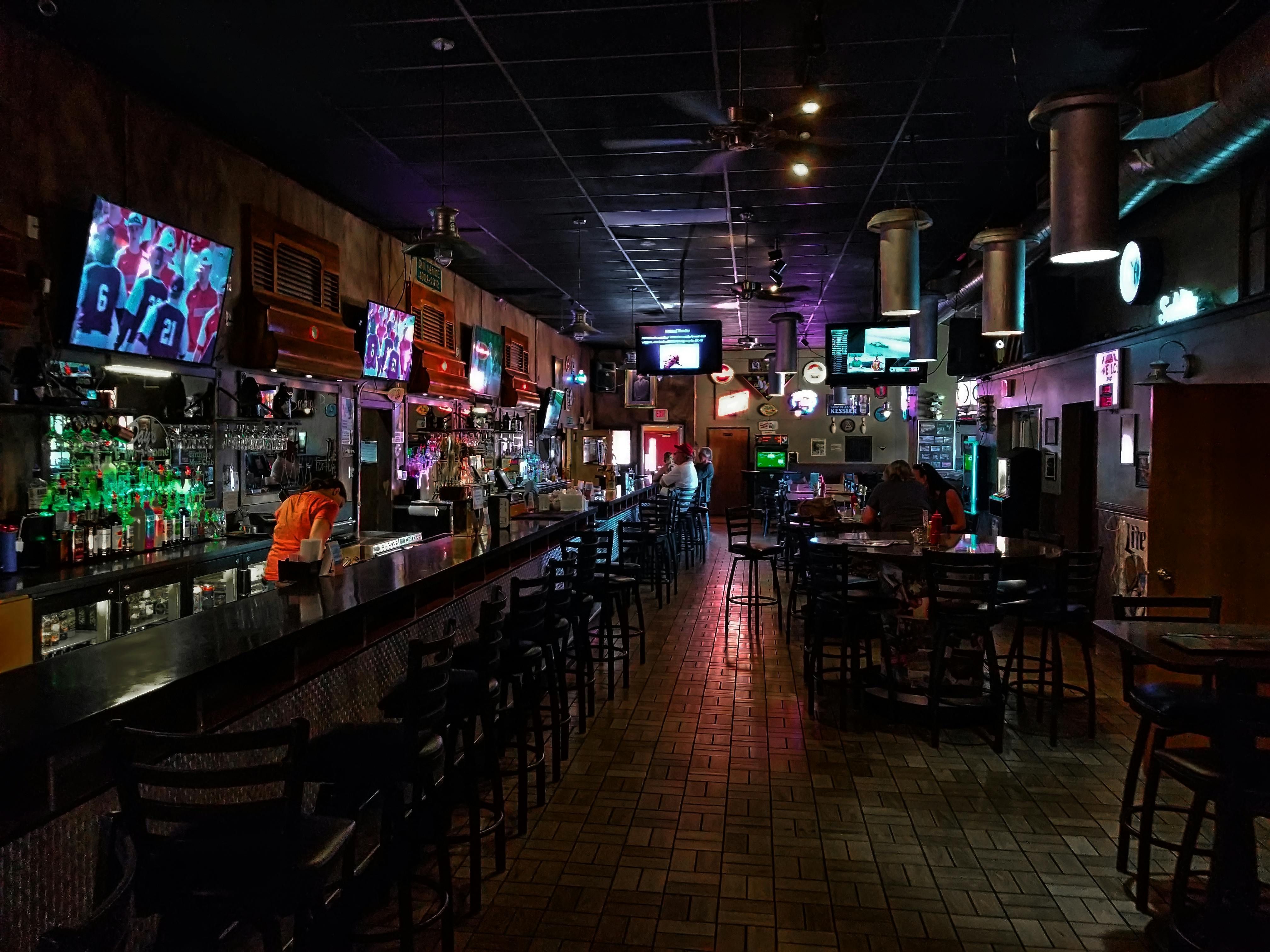 Bar Counter With Chairs Interior (Image via Pexels)