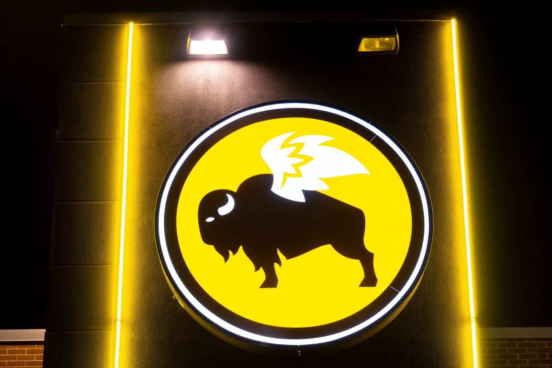 Buffalo Wild Wings (Image via Getty)