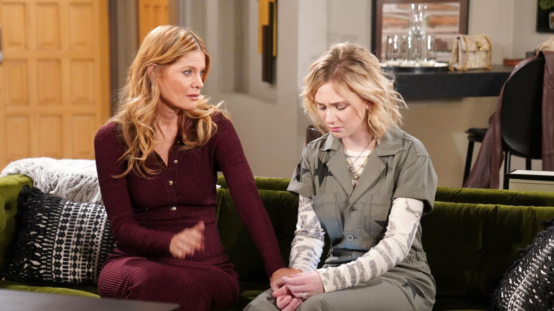 Phyllis comforts Lucy on The Young and the Restless | Image: JPI