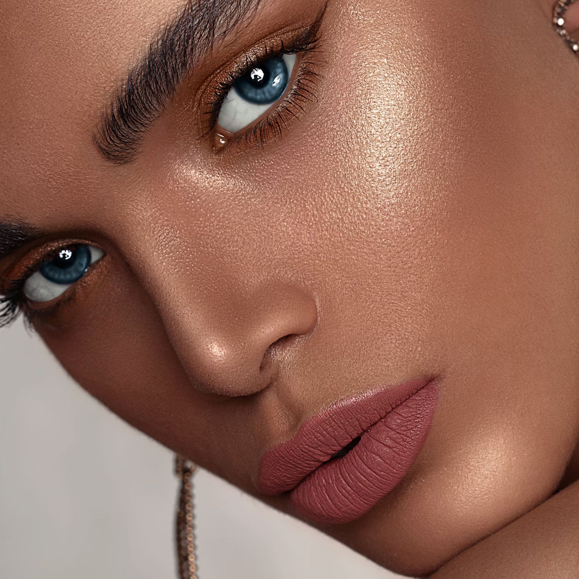 Highlight With Highlighter (Image via Unsplash/ Amir Seilsepour)