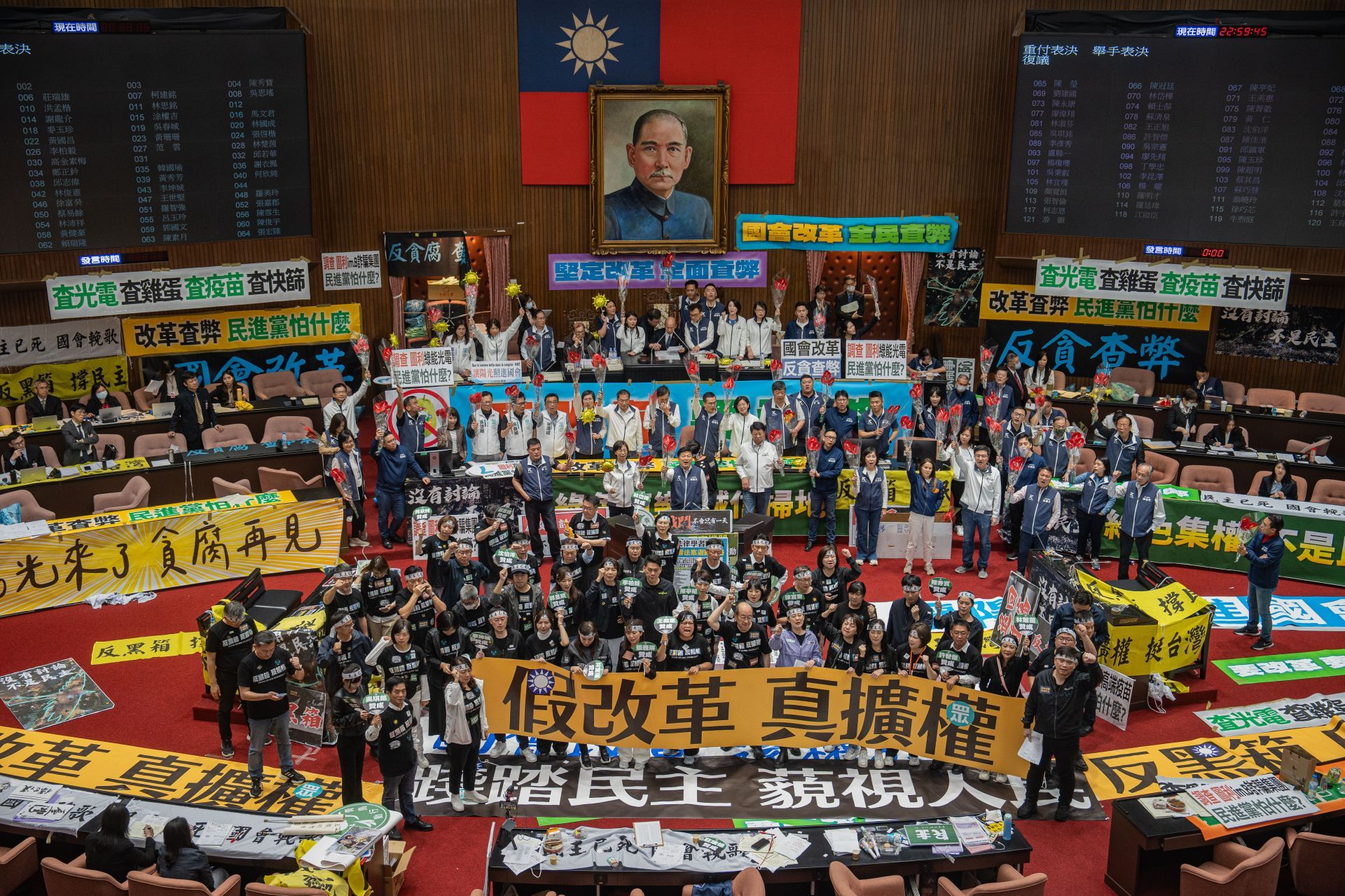 Protests against parliamentary reforms continue in Taiwan