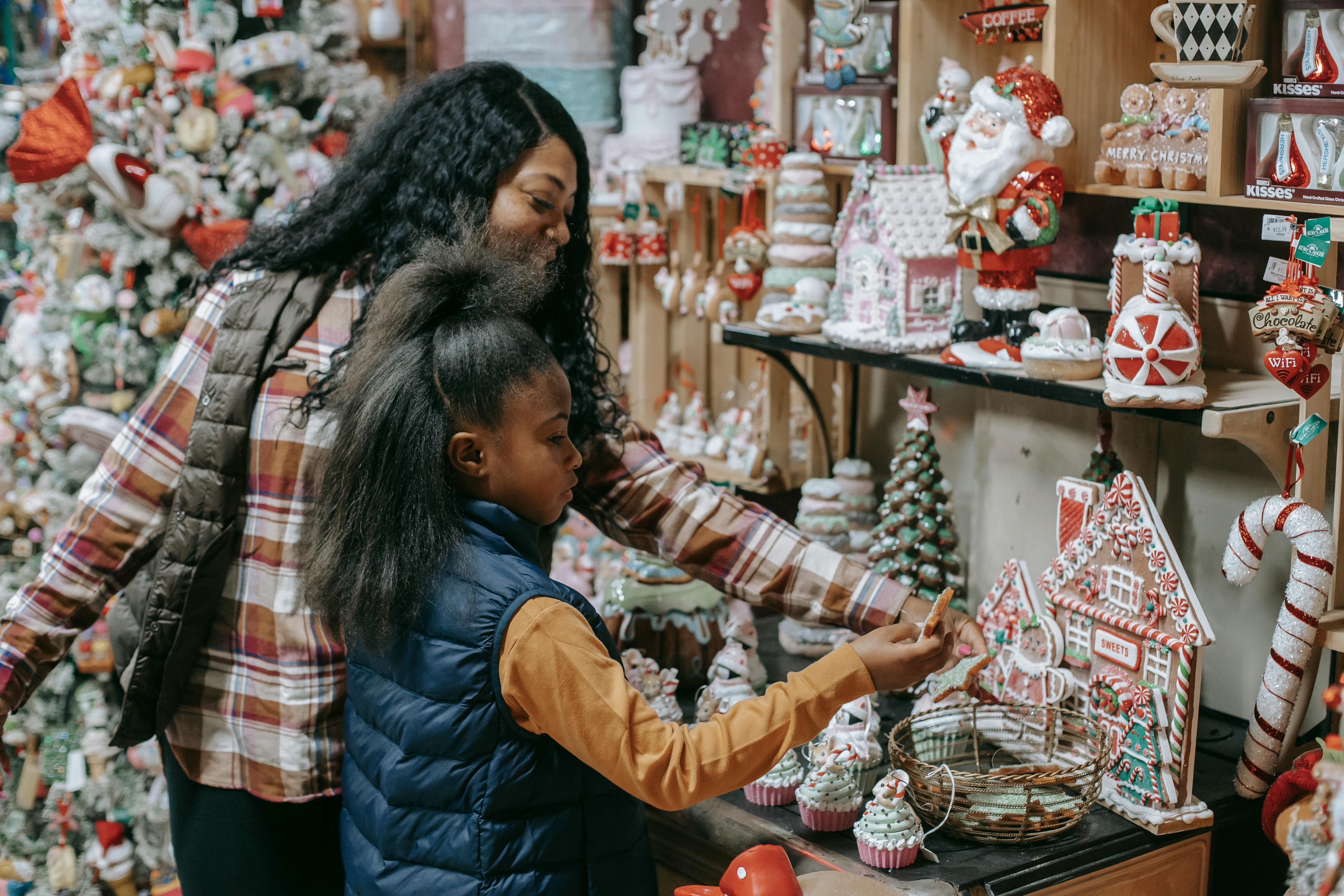 Last-minute shopping does not have to be an ordeal. (Image via Pexels/ Any Lane)