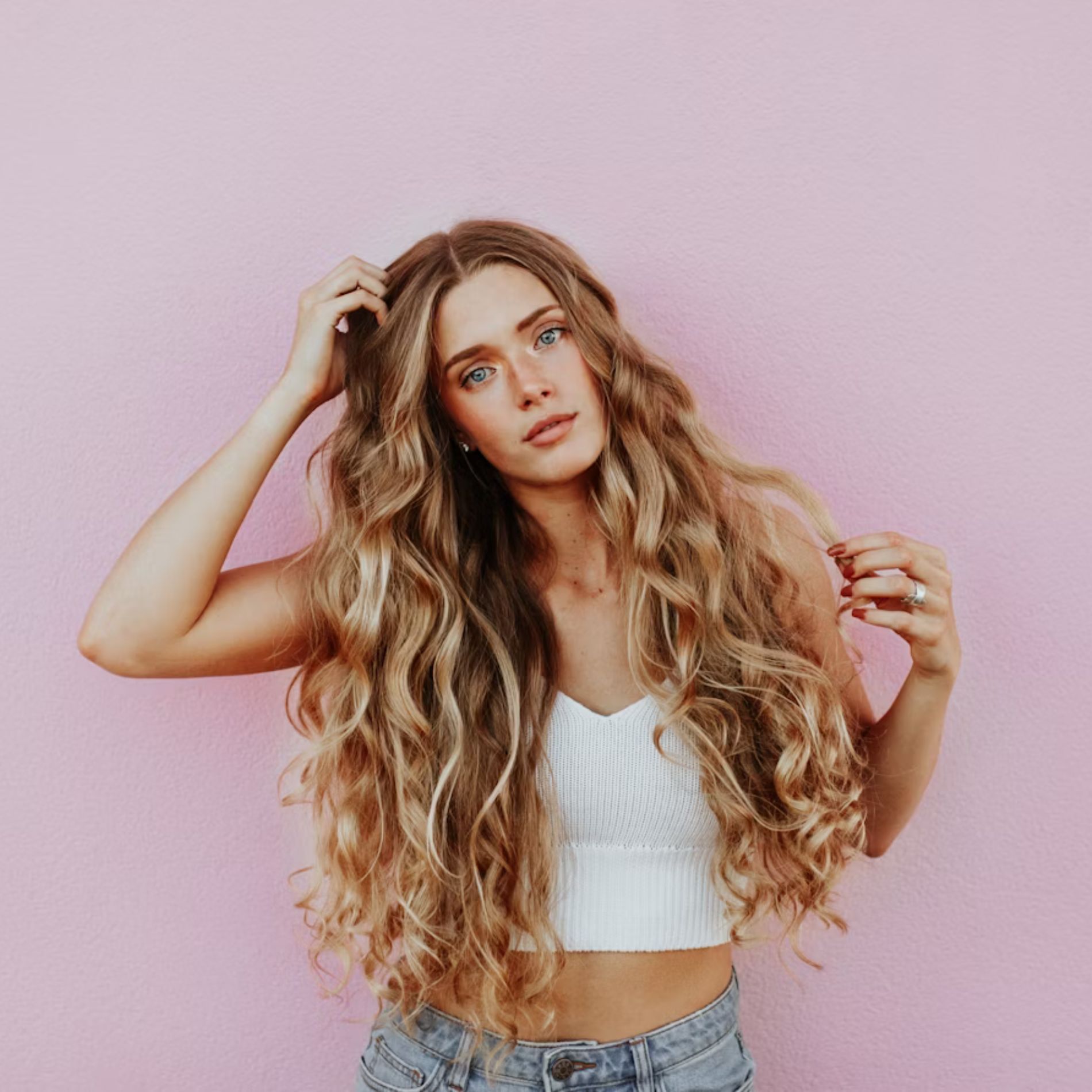 Hair trend (Image via Unsplash/Averie Woodard)