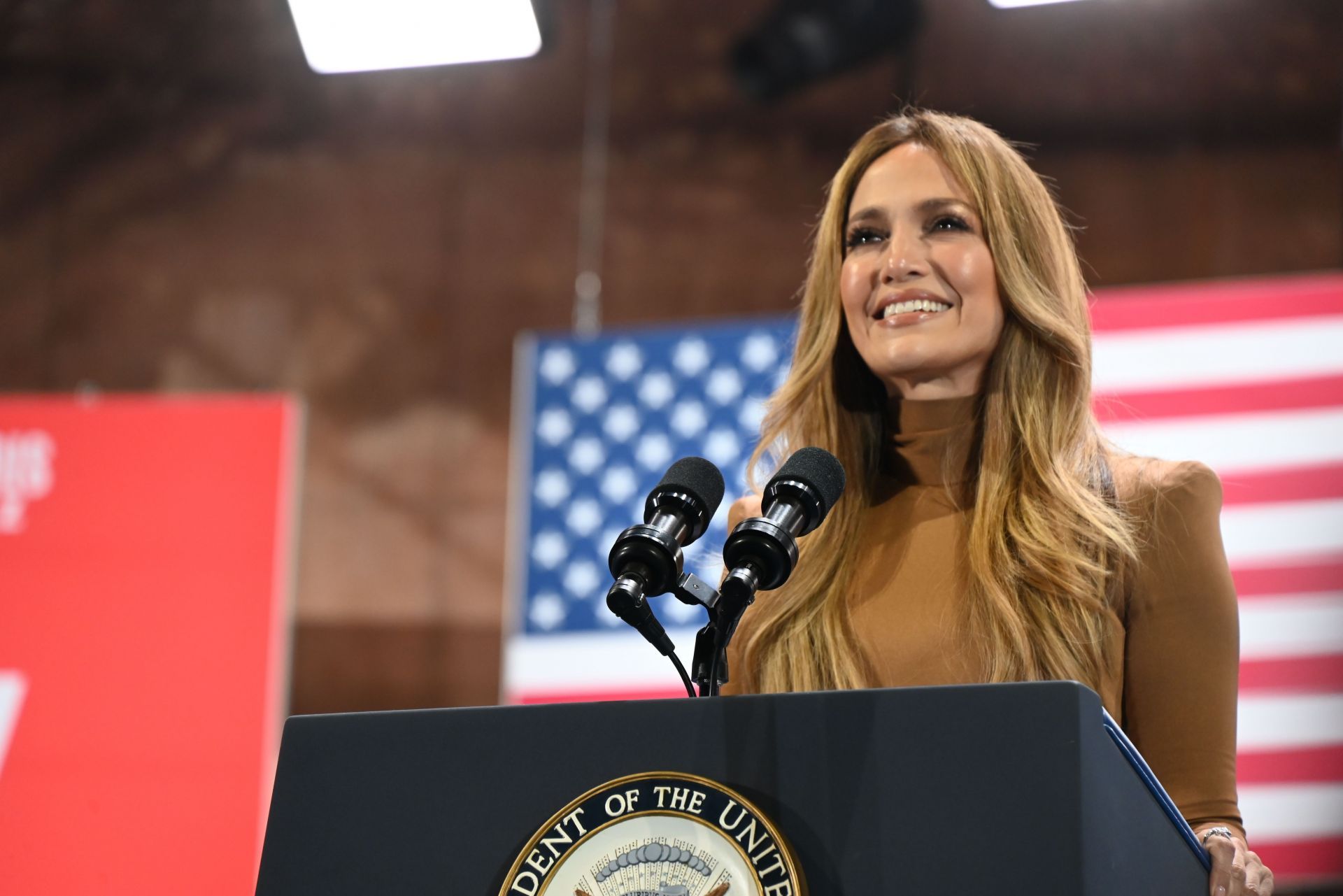 Jennifer Lopez attends a campaign rally for Vice President Kamala Harris in North Las Vegas - Source: Getty