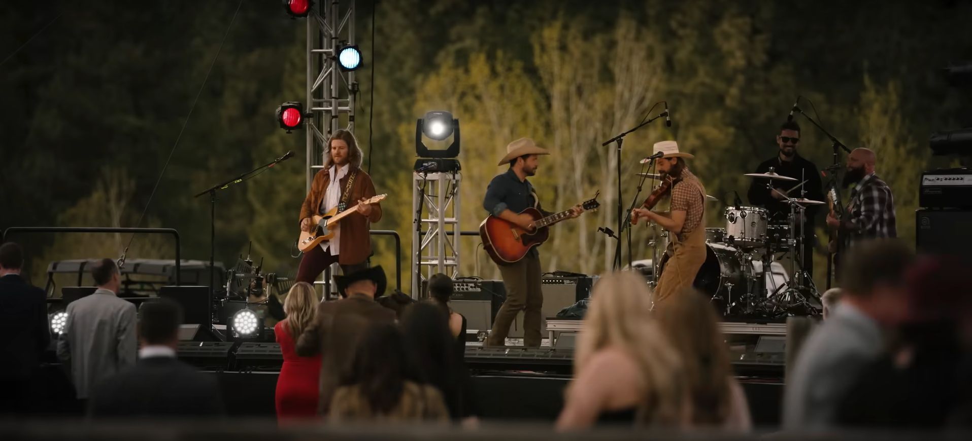 Yellowstone Season 5 Episode 13 featured a performance by the country band Turnpike Troubadours (Image via Paramount+)