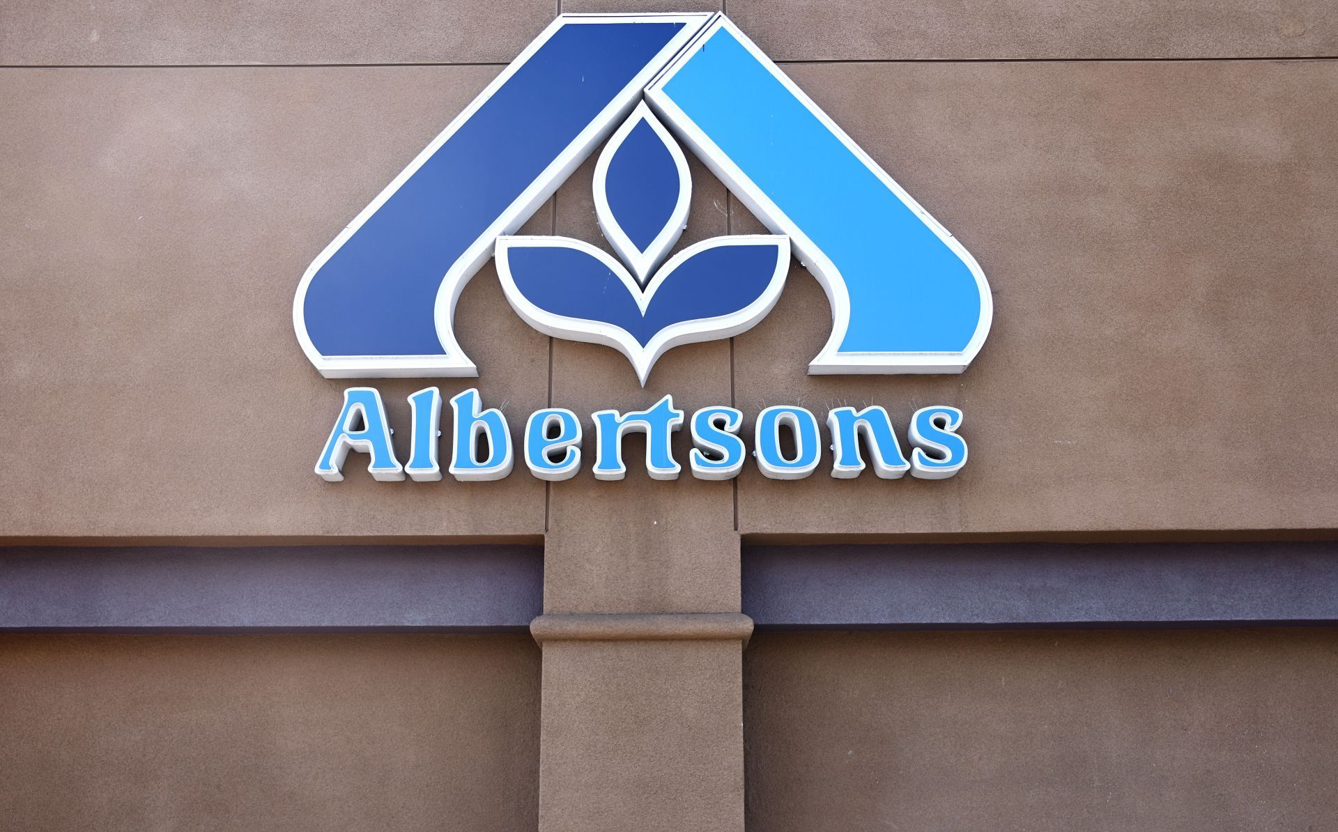 Court Begins Hearing Antitrust Case Against Albertsons