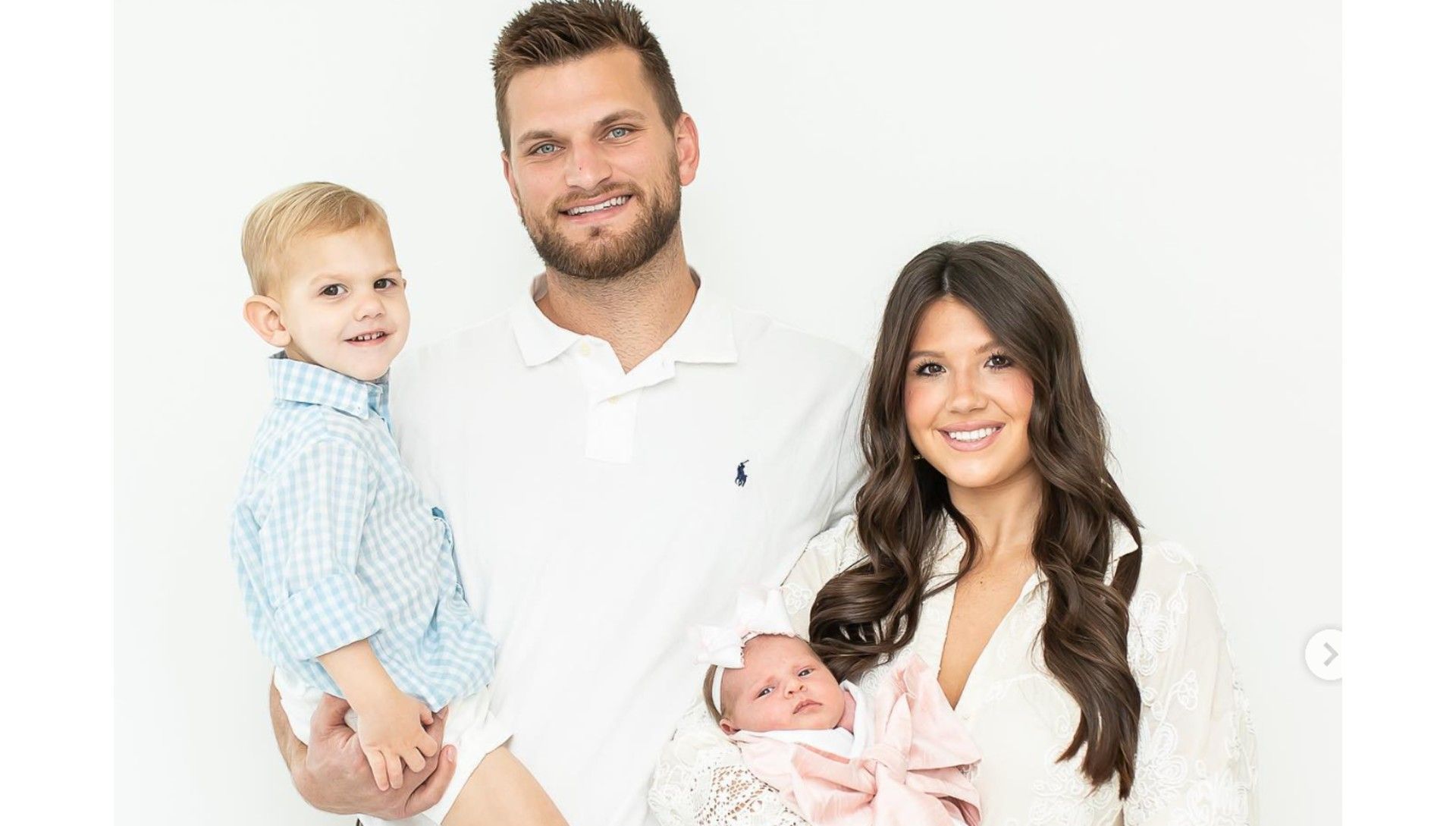 Bowen Berthelot with his father, mother, and sister (Image via Instagram/@kennediberthelot_)