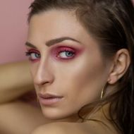 Colorful Smokey Eyes (Image via Unsplash/ Apostolos Vamvouras)