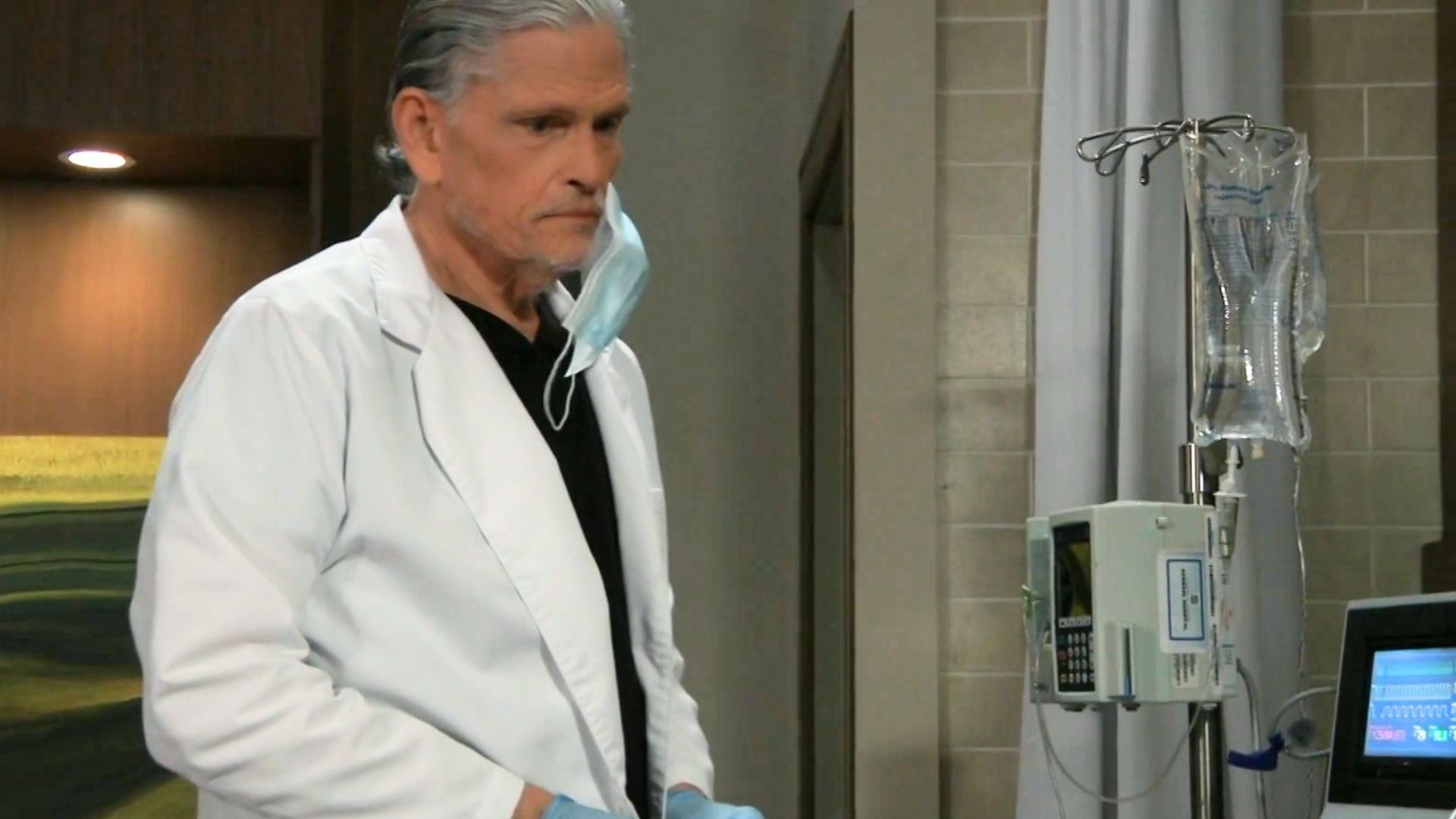 Cyrus snuck into Sam&#039;s hospital room | Image Source: ABC