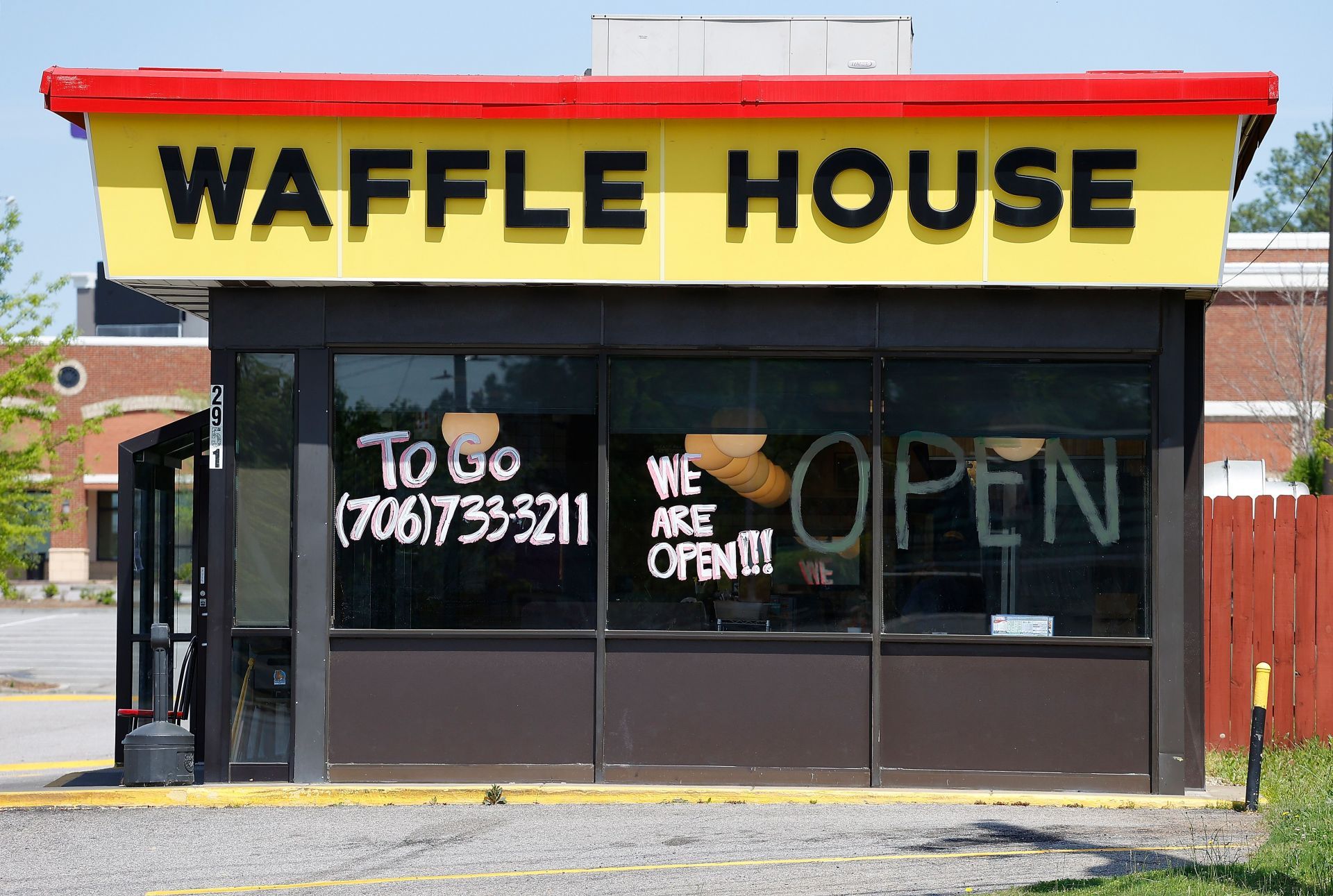 Waffle House (Image via Getty)