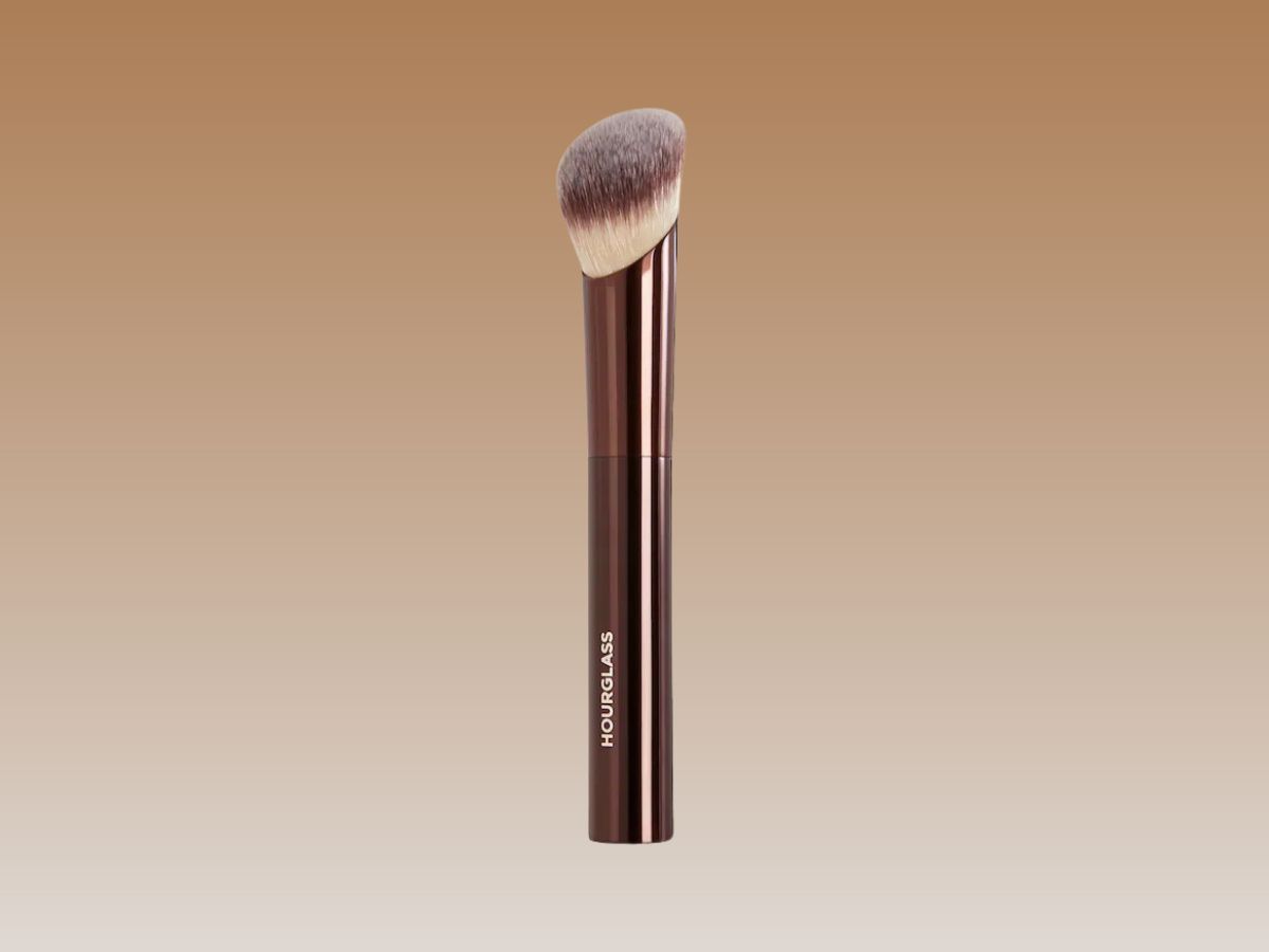 Hourglass Ambient Soft Glow Foundation Brush (Image via Sephora)