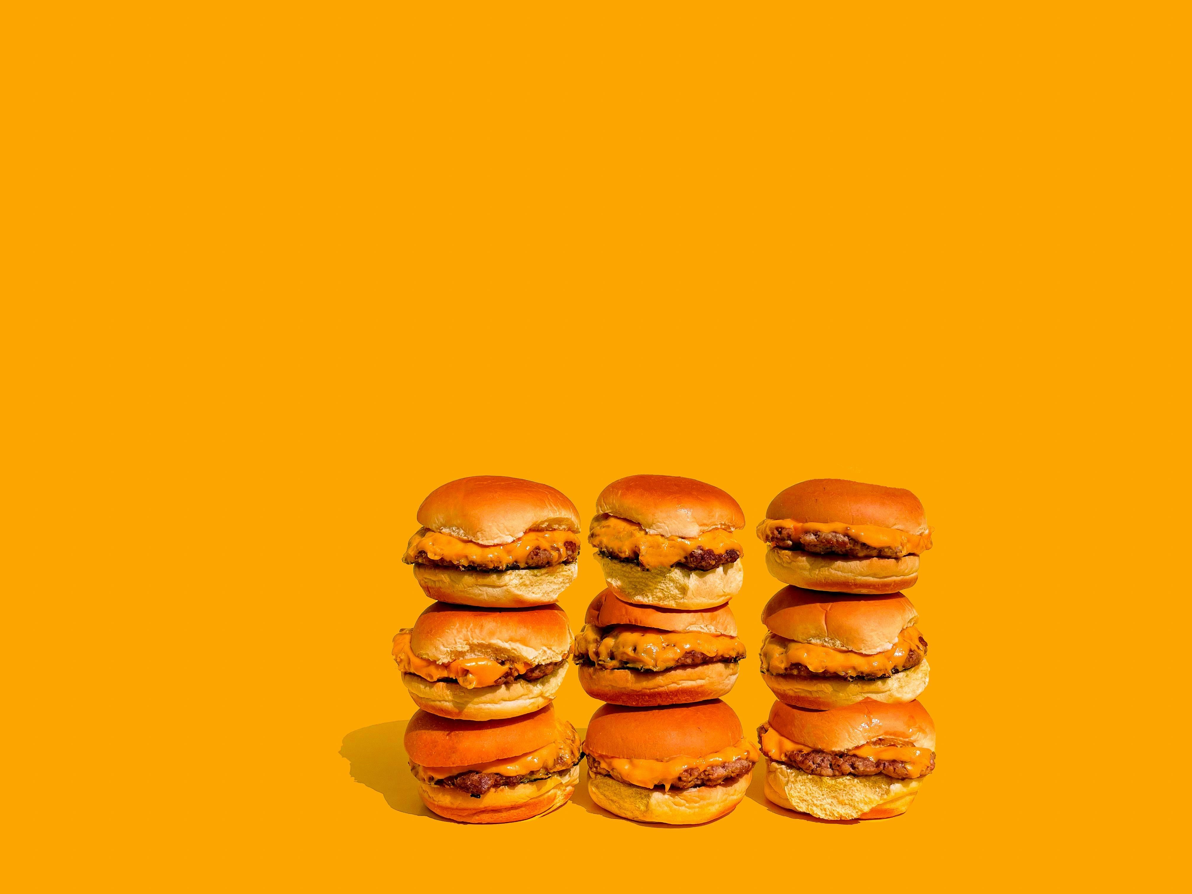 Are you ready to start the new year with Burger King? (Image via Pexels/ Israelpinapol)