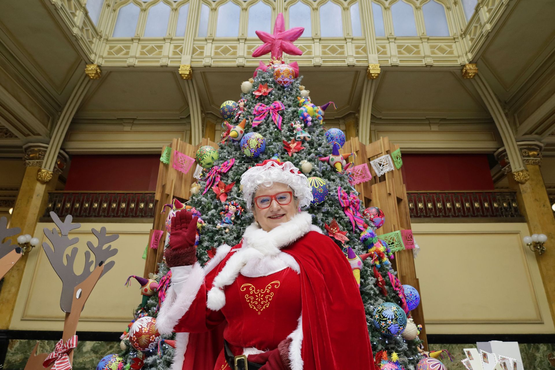 Mrs. Claus Receives Letters From Girls And Boys In Mexico City - Source: Getty