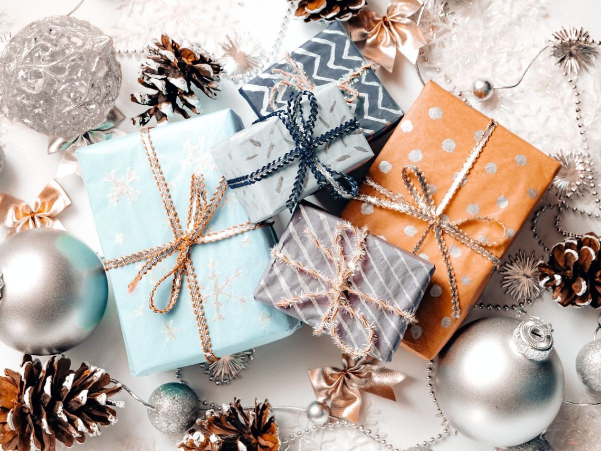 Christmas Gifts (image via Pixabay)