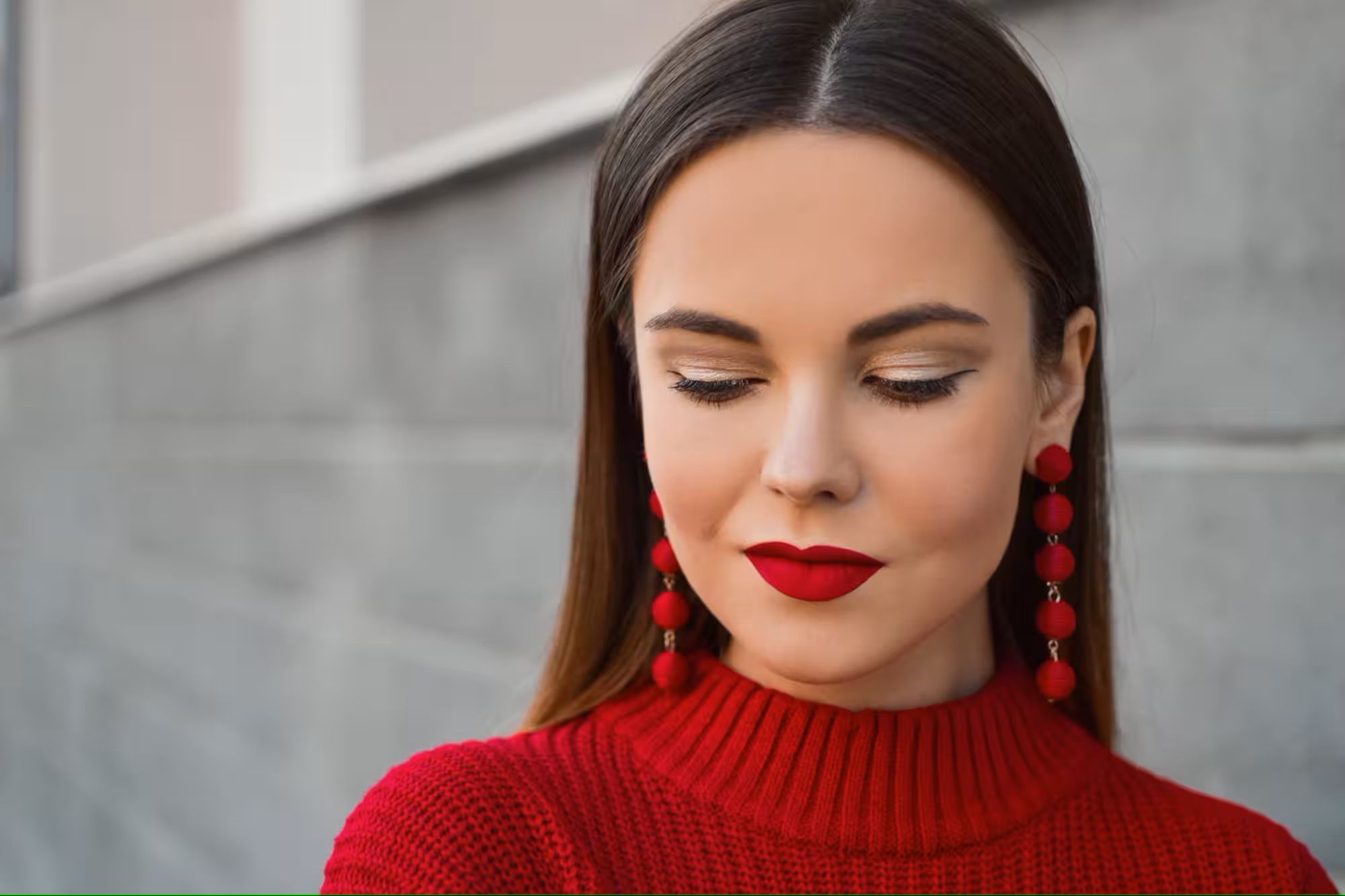 Christmas makeup look you can try! (Image via Unsplash/ Tamara Bellis)