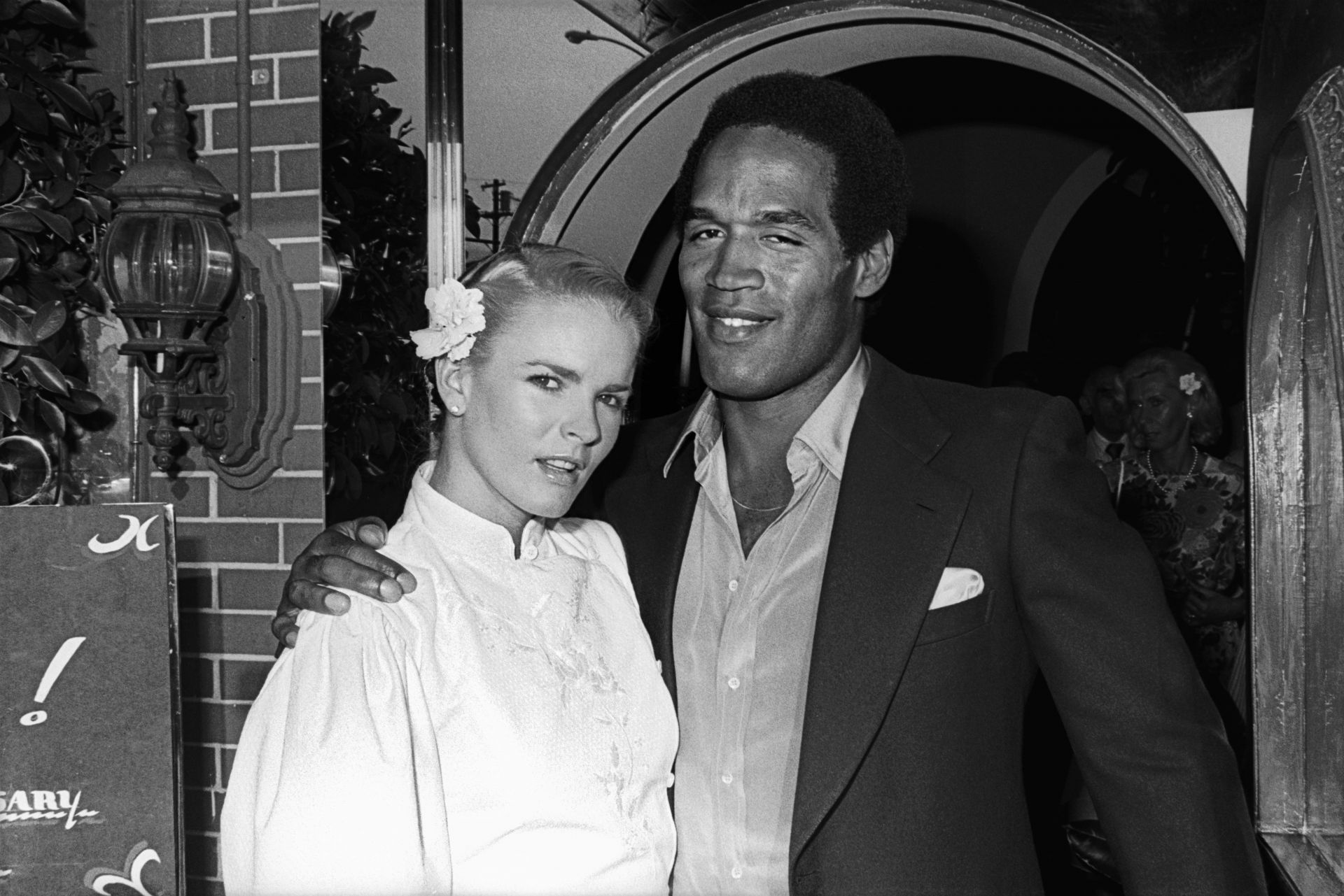 Simpson Nicole Brown and OJ Simpson during a public appearance. (Photo by Gary Leonard/Corbis via Getty Images)