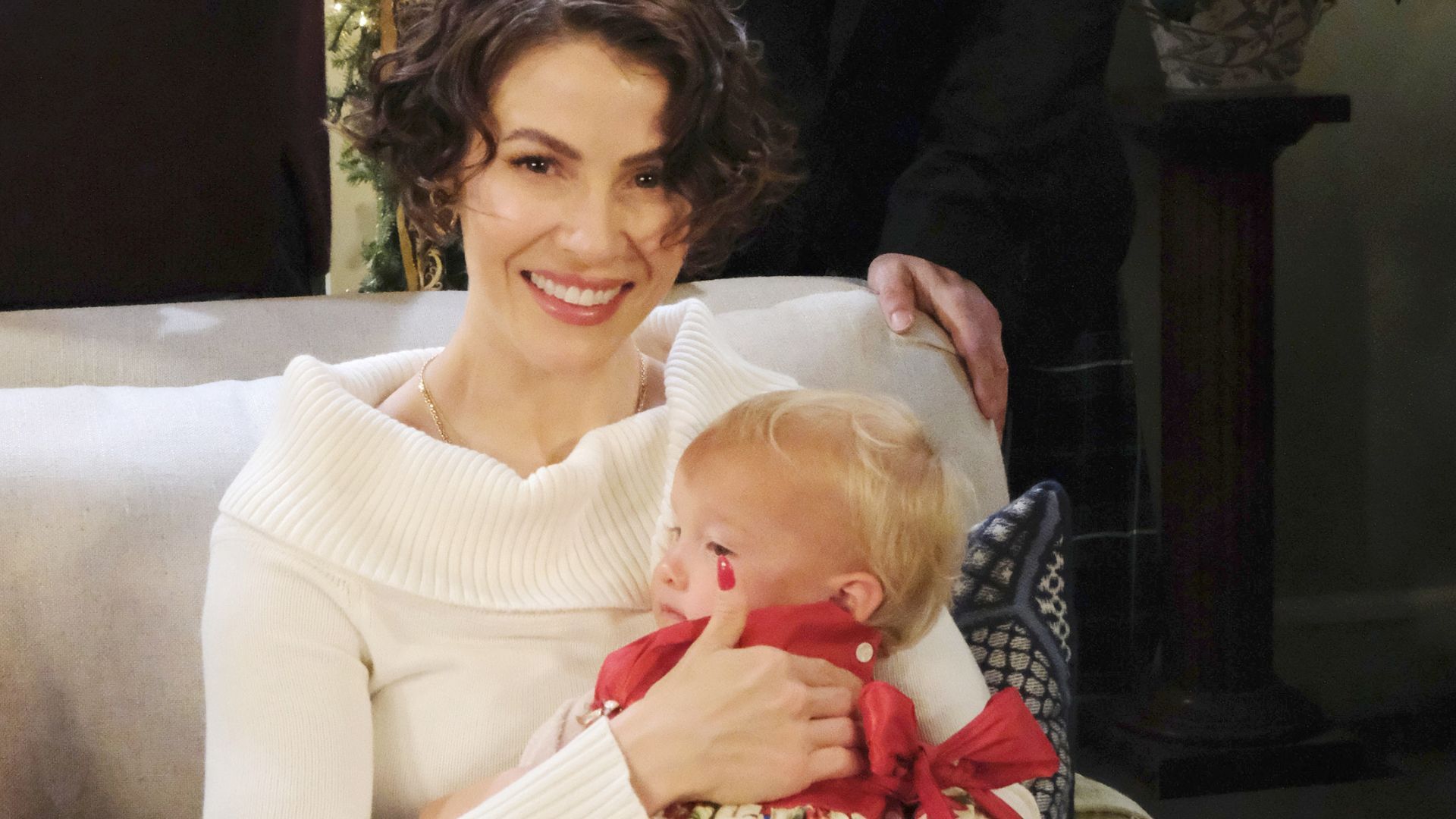 Linsey Godfrey poses with baby Victoria | Image Source: JPI Studios