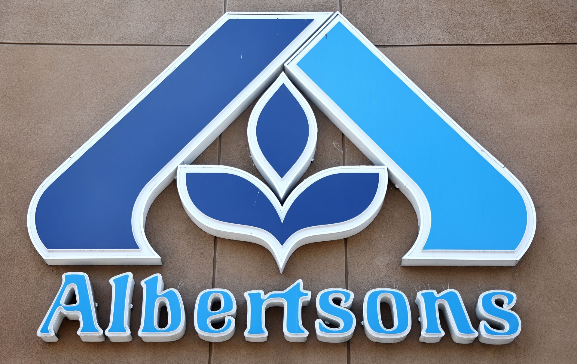 Court Begins Hearing Antitrust Case Against Albertsons